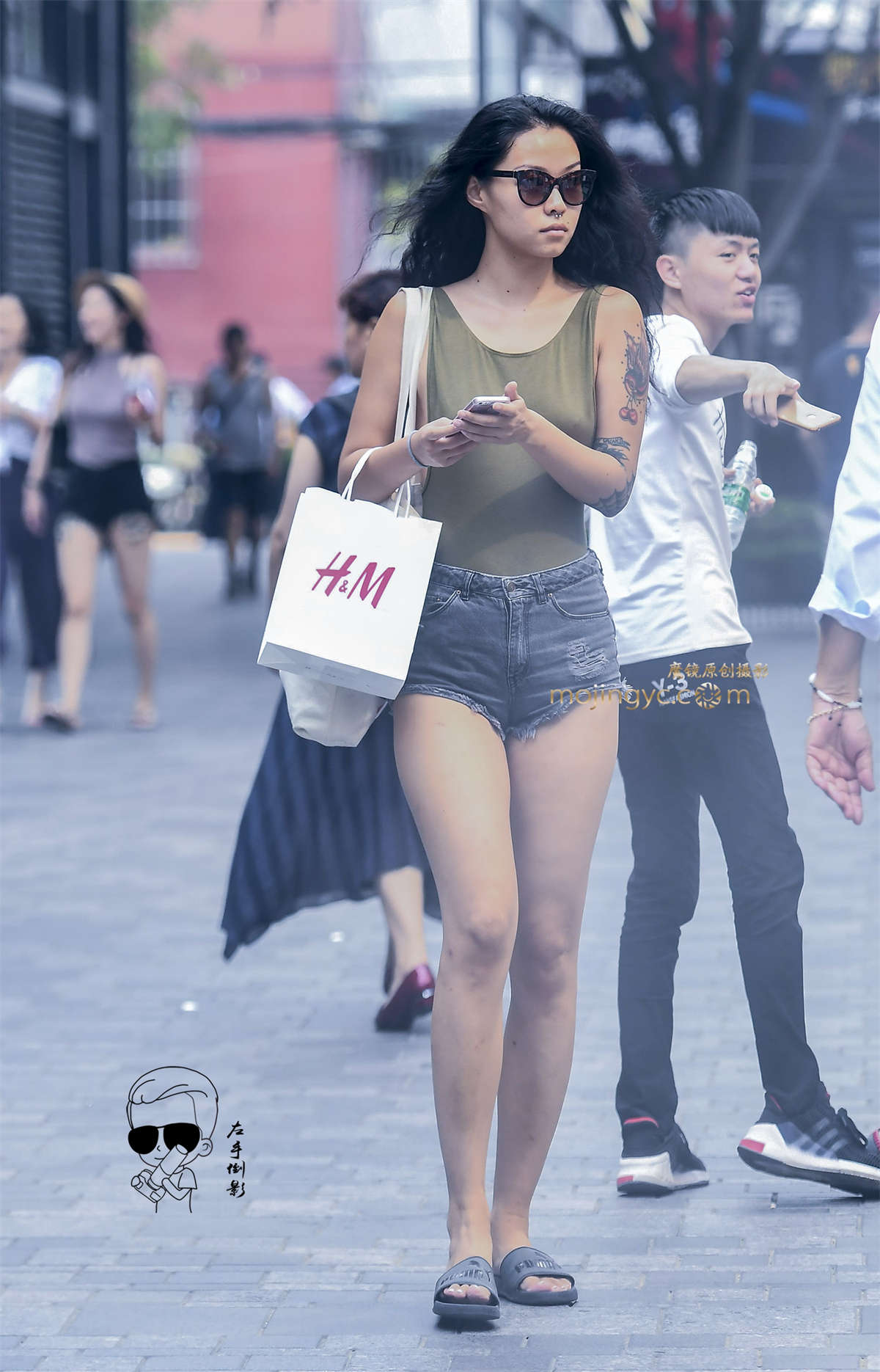 热裤美臀性感-日更街拍