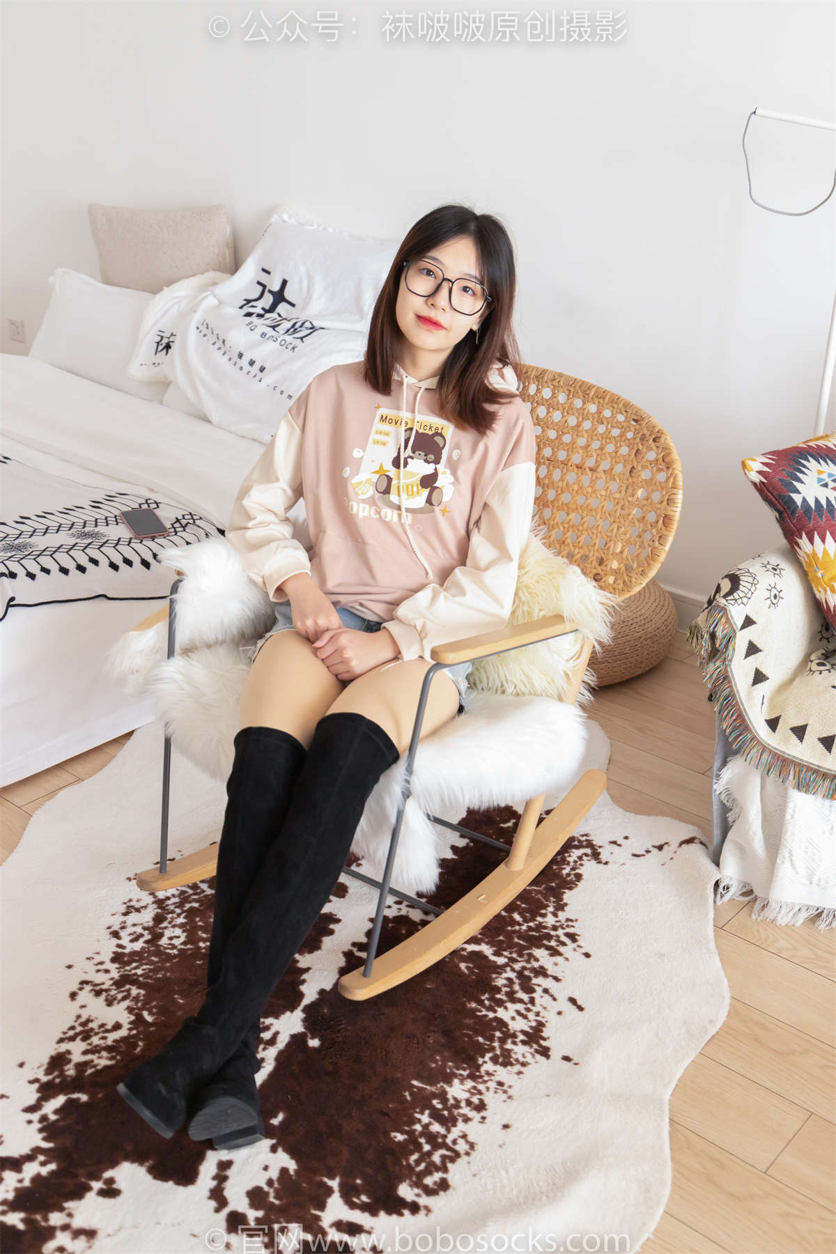 袜啵啵 No.218 小甜豆-长靴、厚肉丝 花絮版-日更街拍