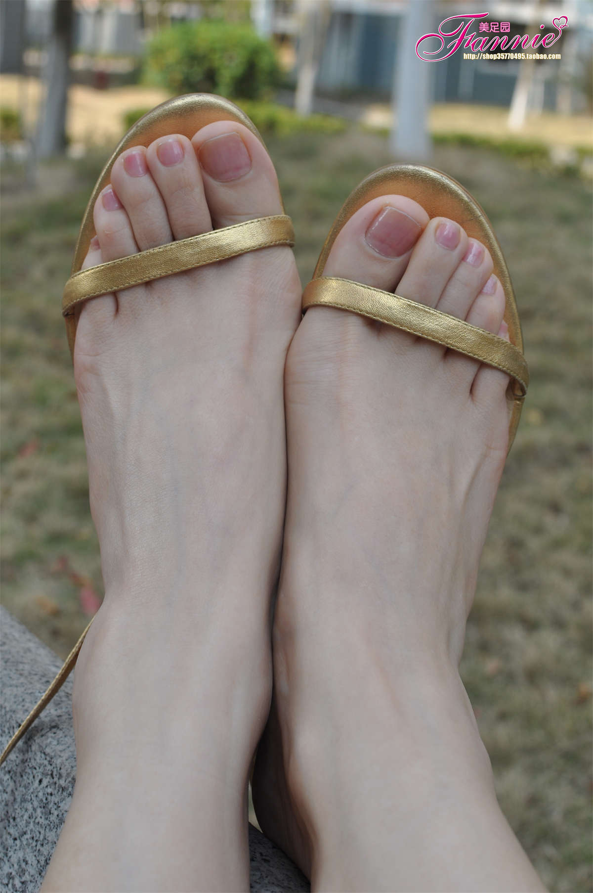 Fannie芬妮美足园NO.440 早春二月（金色高跟）-日更街拍