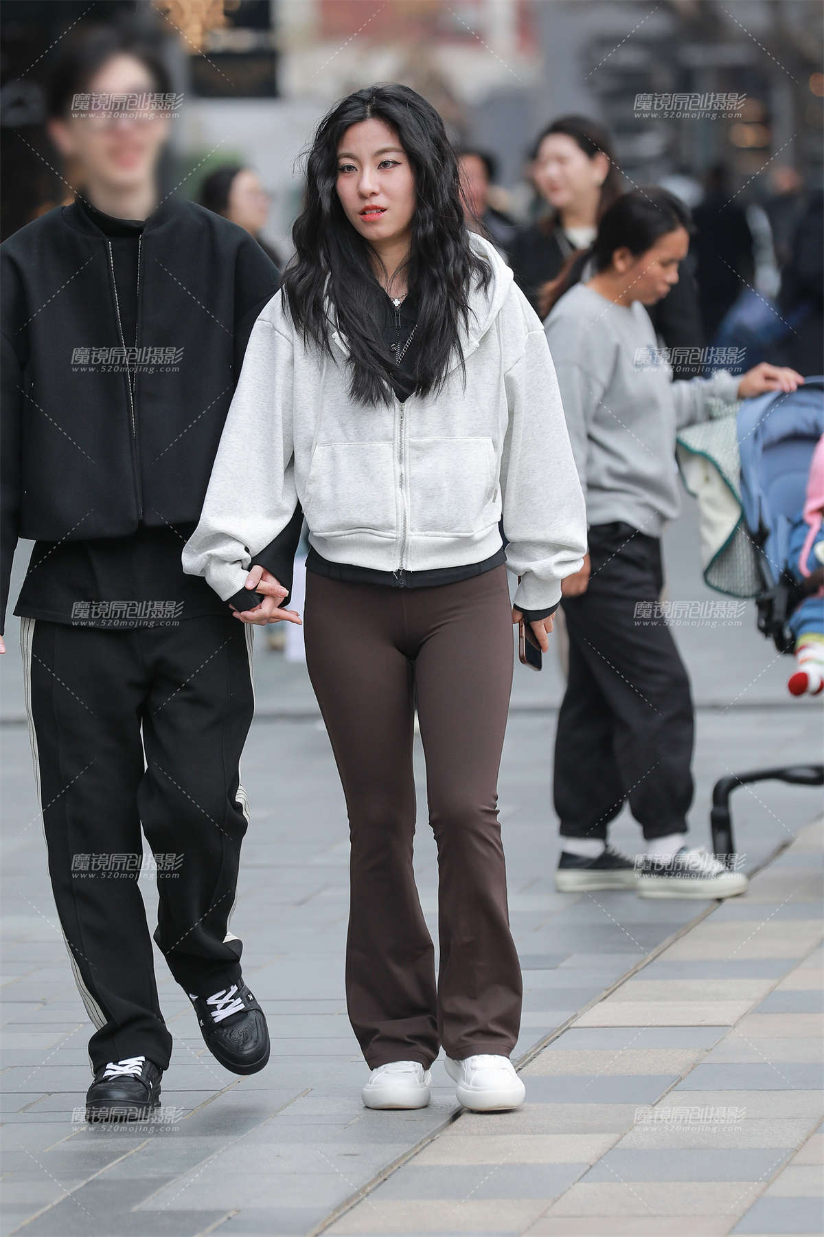 紧身瑜伽裤女友-日更街拍