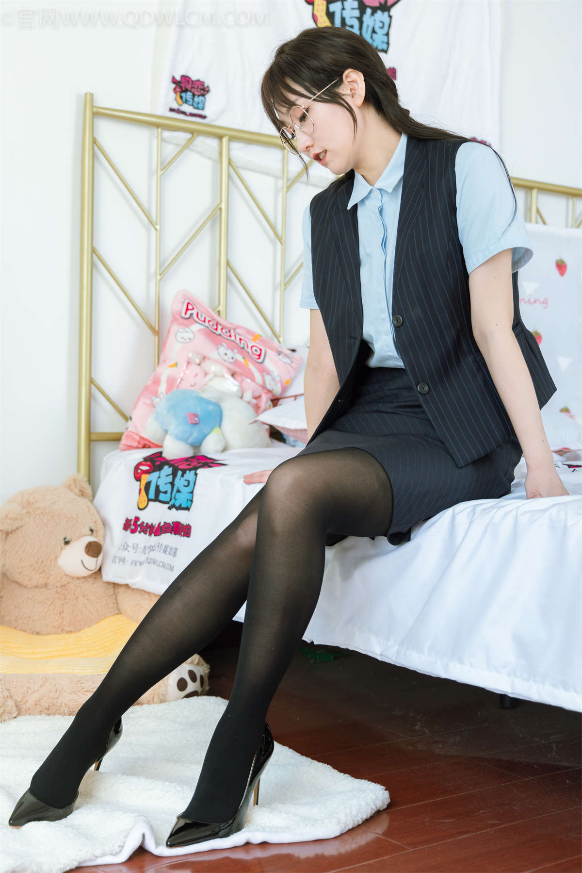 物恋传媒 NO.1086 君君-上课啦-日更街拍