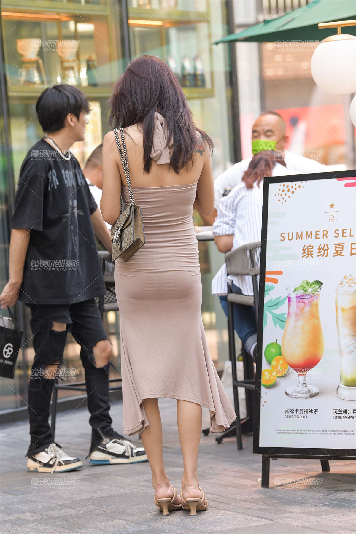 图片[2]-性感的咖色包臀裙美女-02-日更街拍