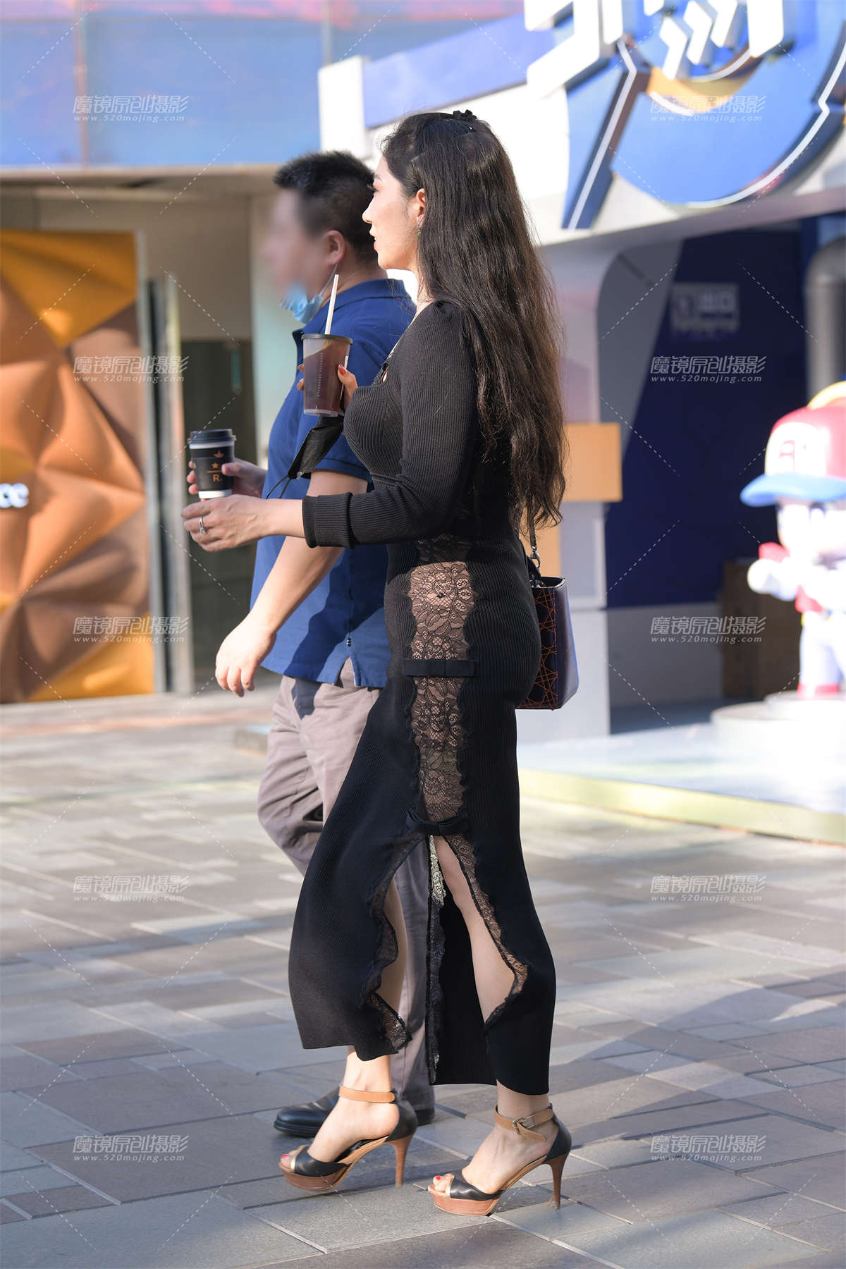 图片[2]-黑色包臀裙女士-日更街拍