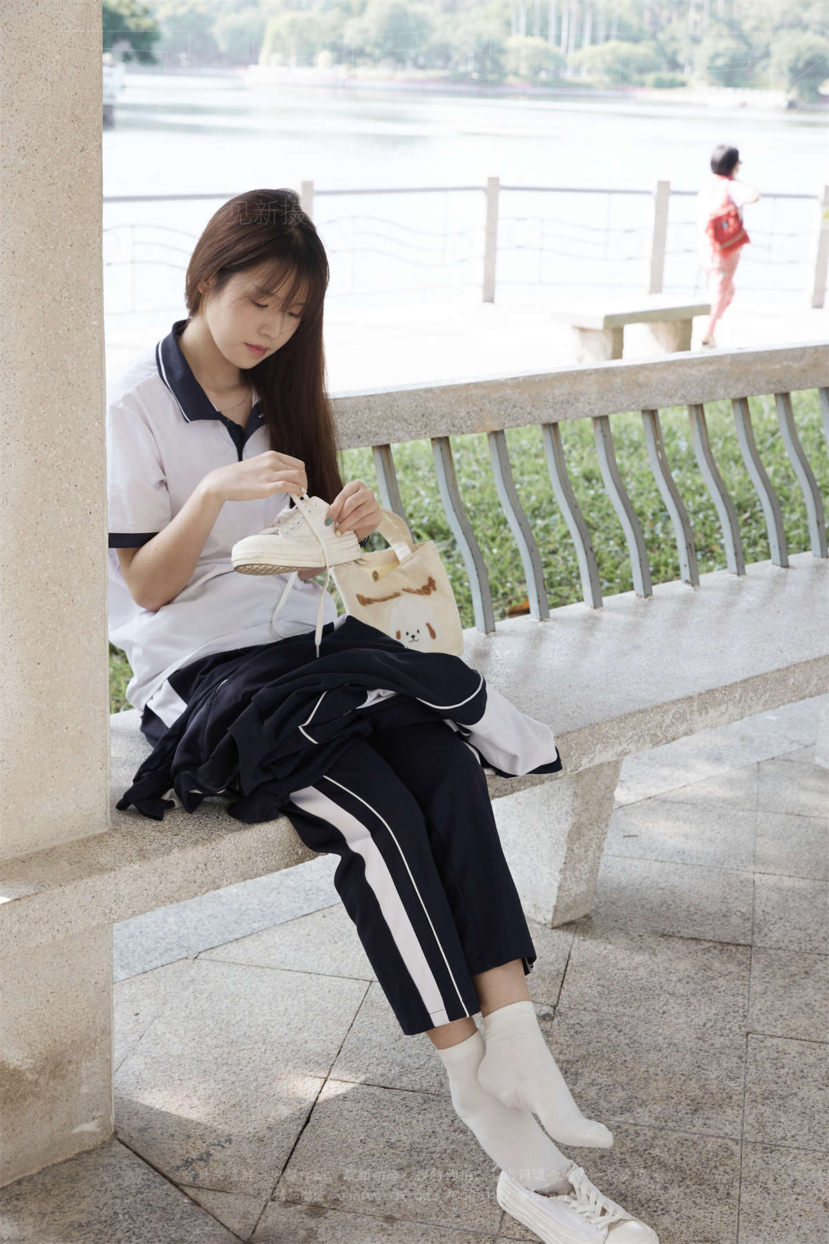 见新摄影 NO.049 抖音可爱学院风，奶乖少女-日更街拍