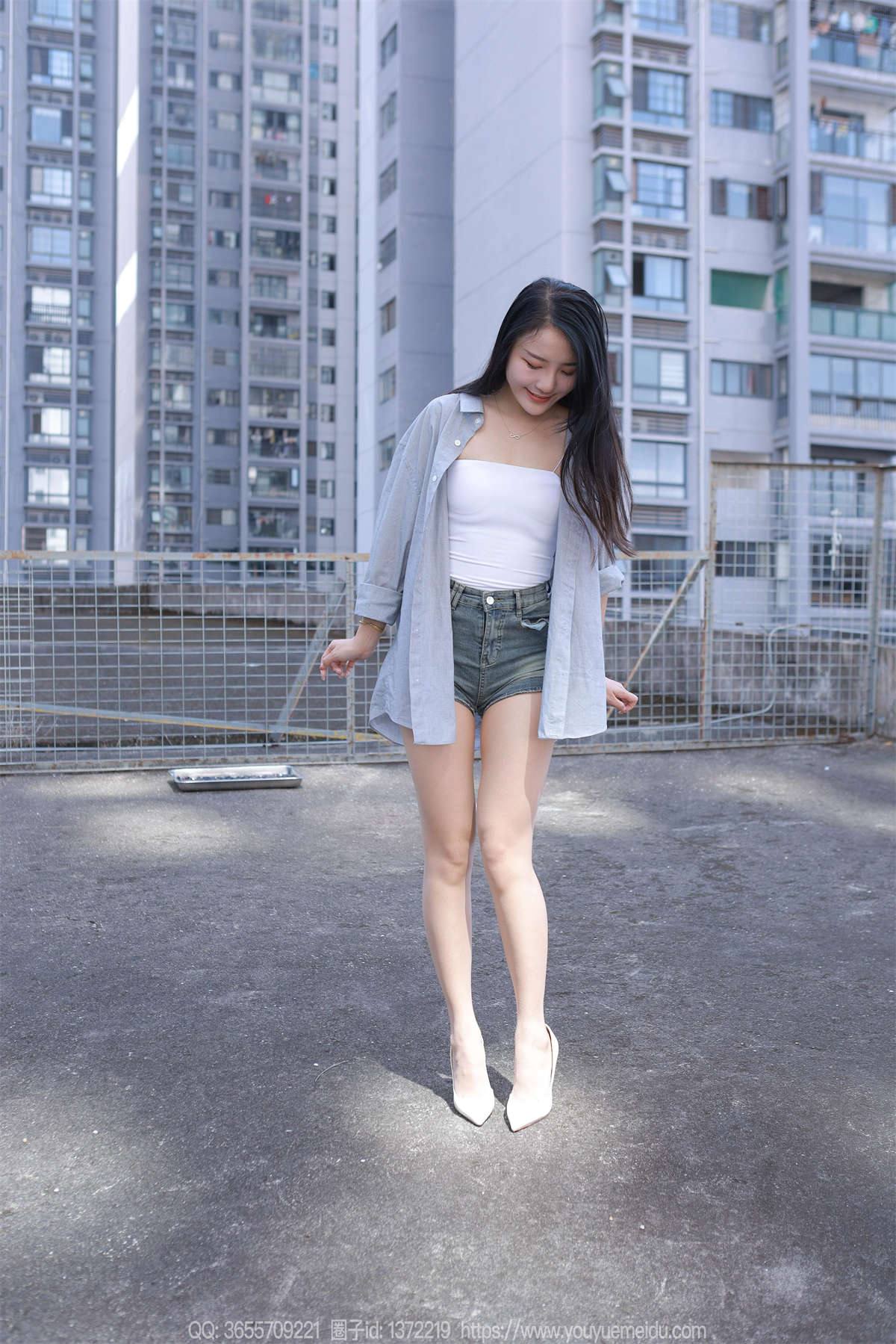 IESS异思趣向 2023.10.30 丝享家1572：婉萍 超短牛仔裤-日更街拍