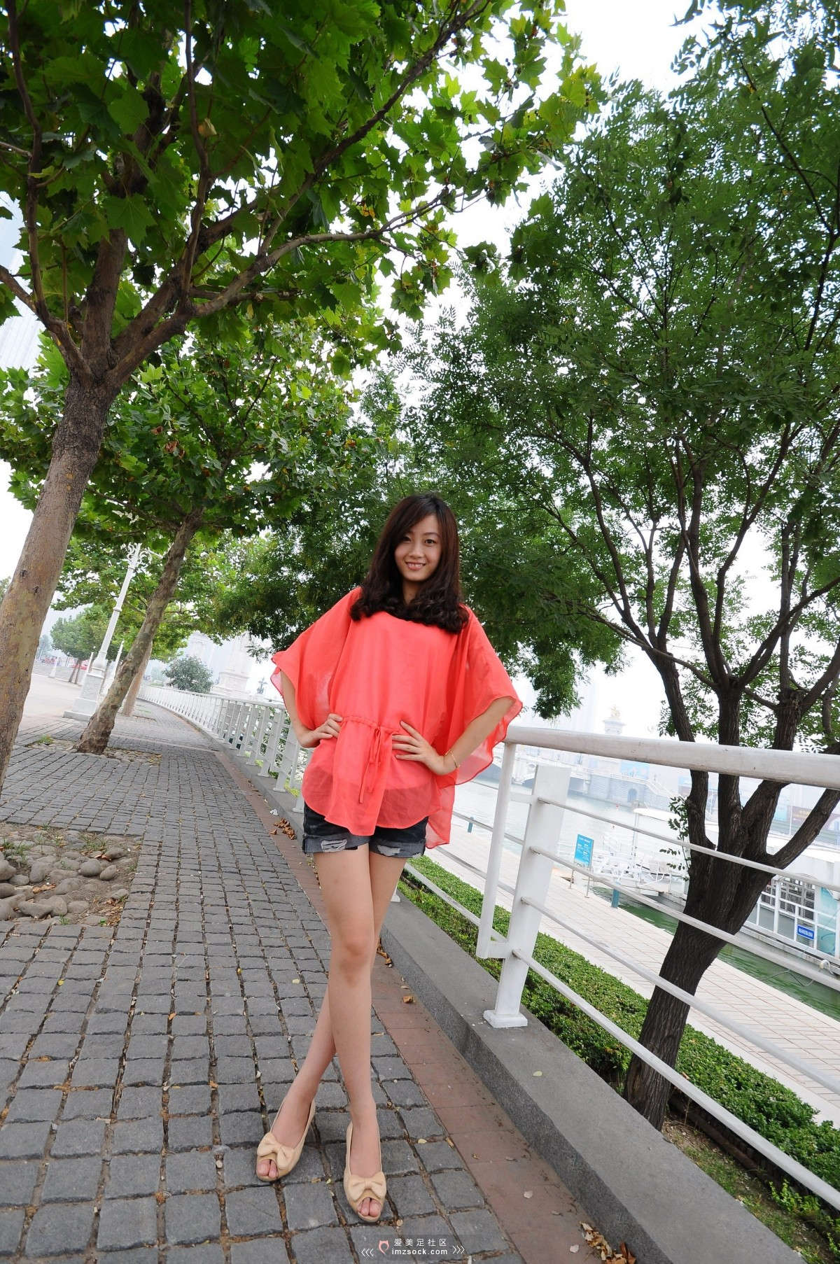 图片[2]-MZSOCK-2018 No.288 韩国妹子李熙岩裸足-日更街拍