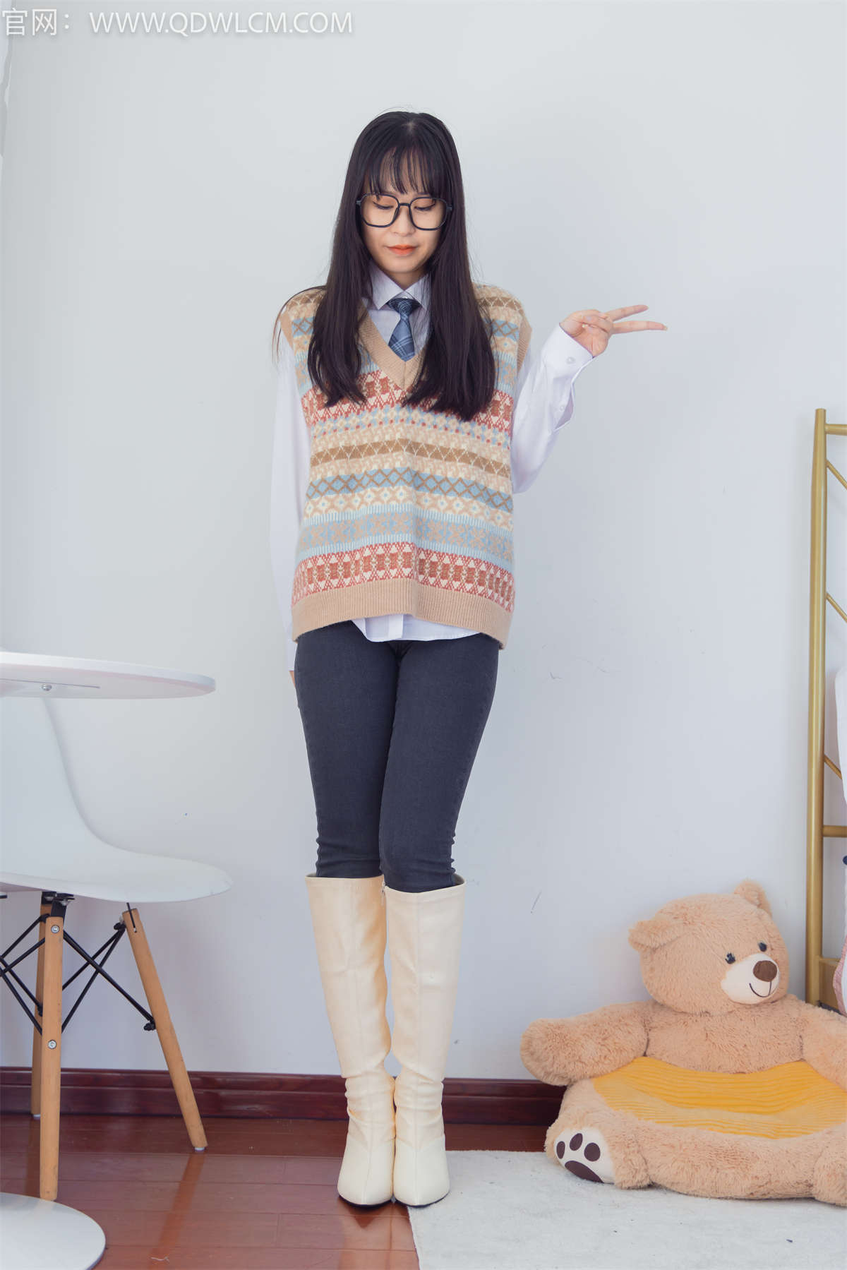 物恋传媒 NO.1323 兮兮-孤岛的鲸-日更街拍