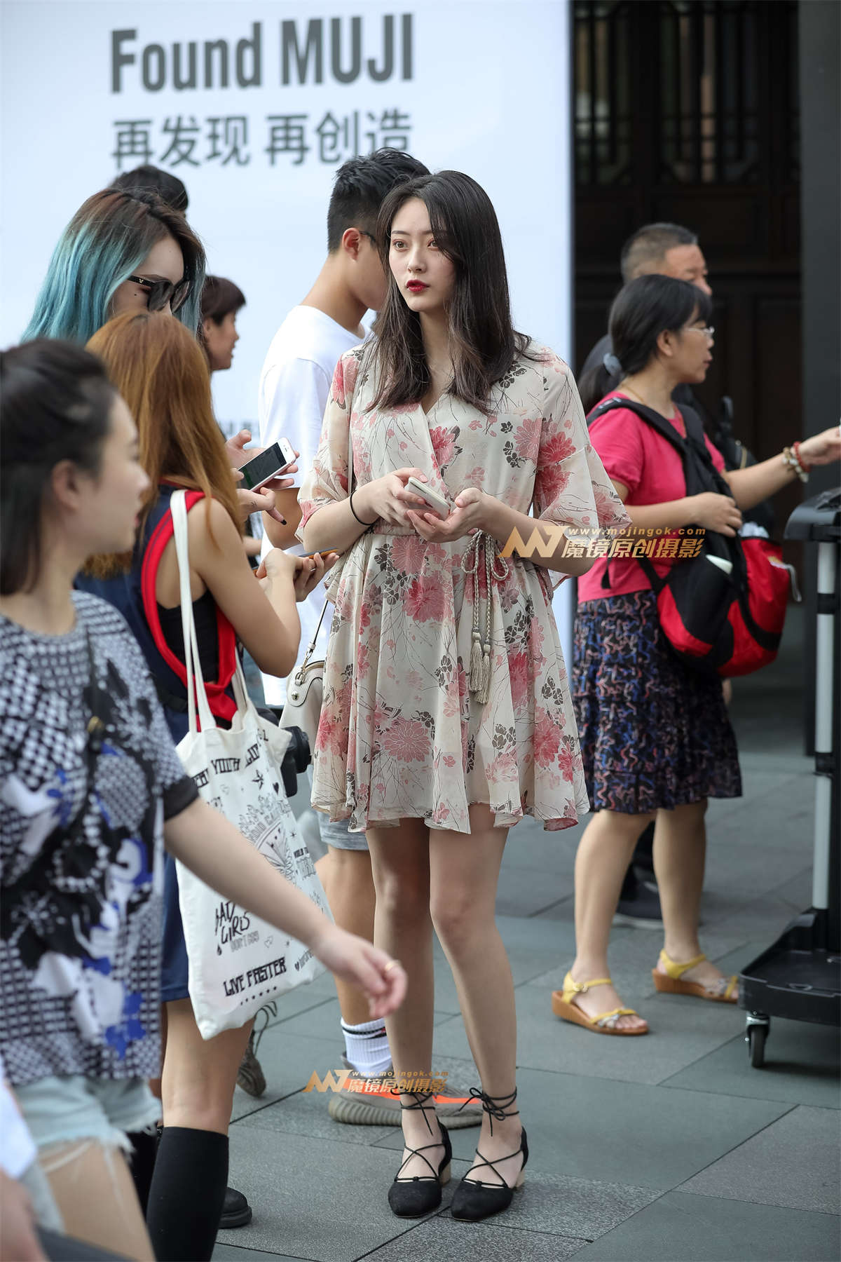 【凯恩赛帖】清新美丽的花裙女孩-日更街拍