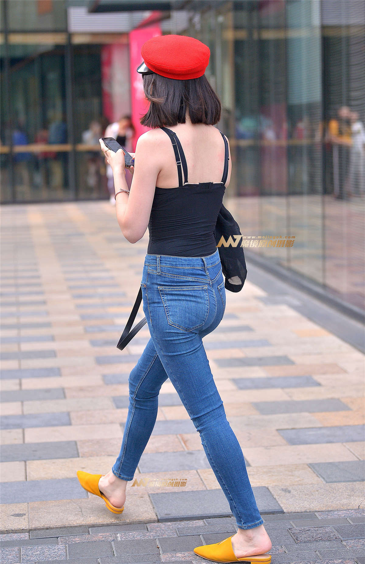 图片[2]-吊带衫紧牛仔性感迷人-日更街拍