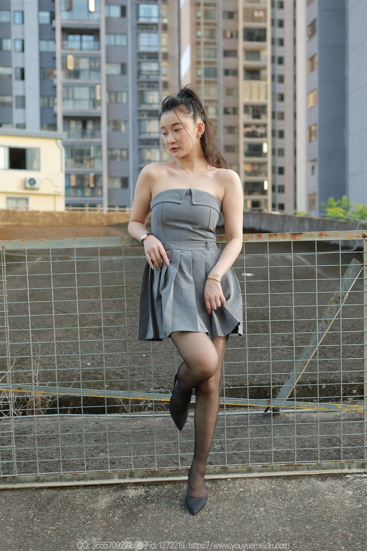 IESS异思趣向 2023.11.01 丝享家1574：秋秋 灰色小礼裙-日更街拍