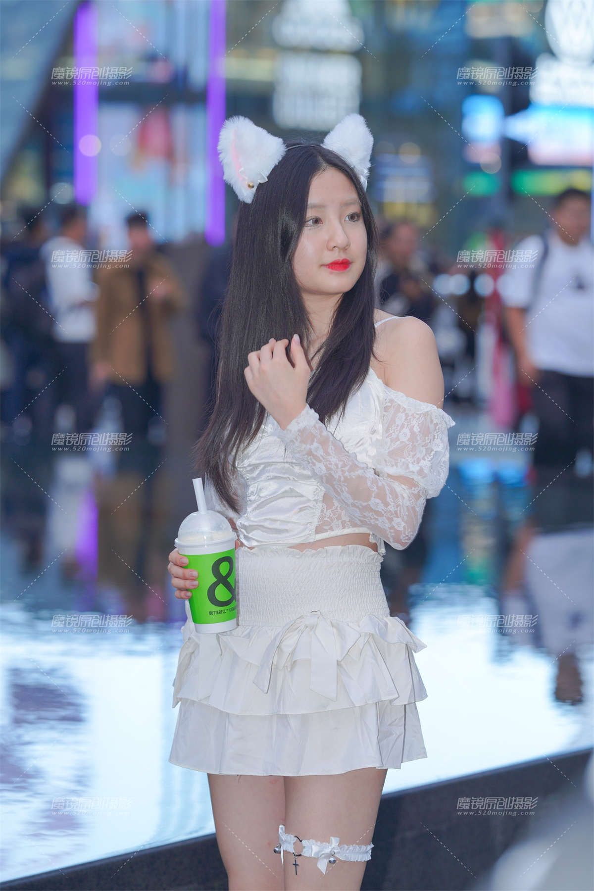 美腿小白裙-日更街拍