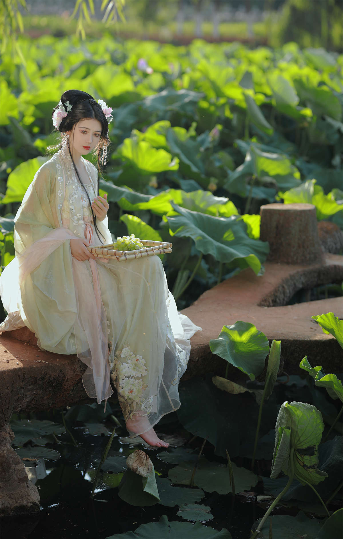 YITUYU艺图语 2023.06.27 误入藕花深处 吾岁-日更街拍