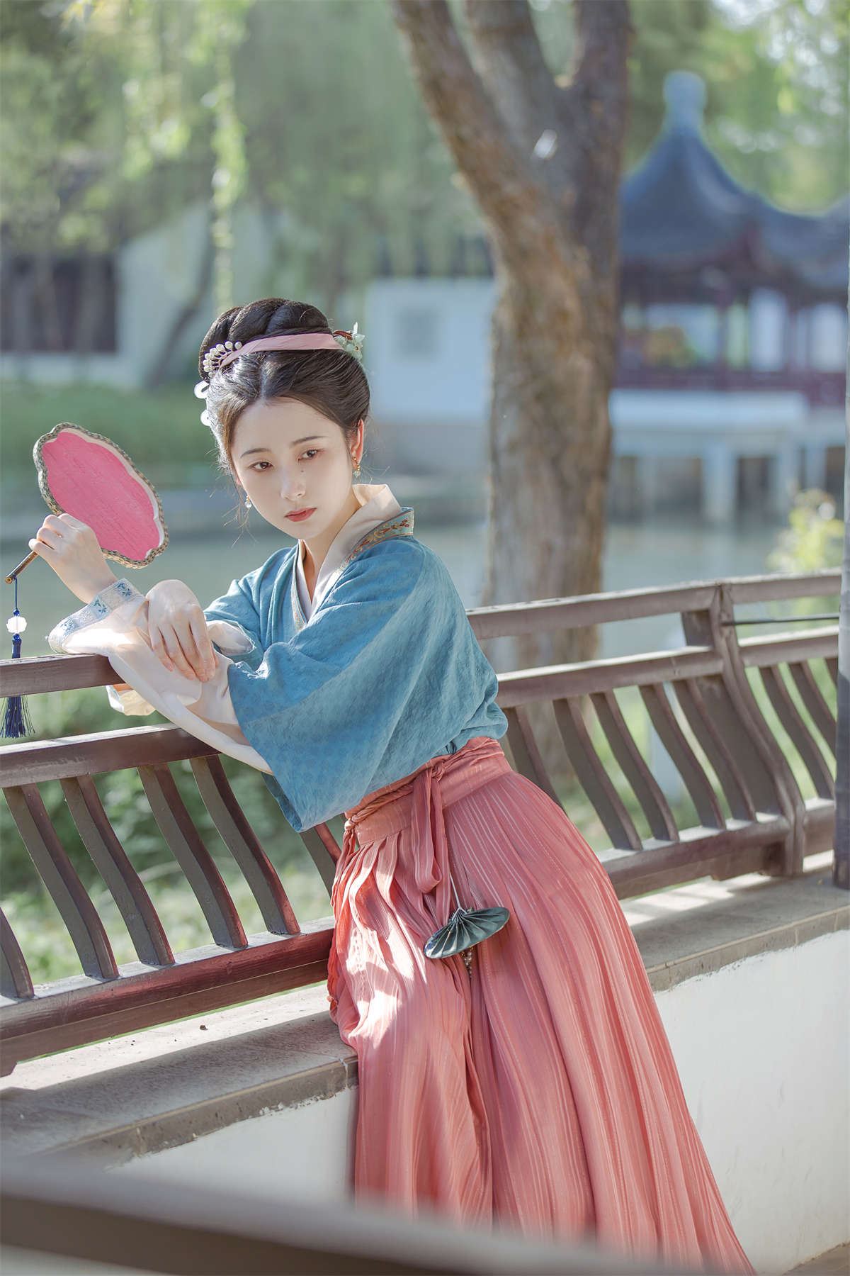 图片[2]-YITUYU艺图语 2022.06.29 拾尽千苍色，携来两袖风 五月的三花猫-日更街拍