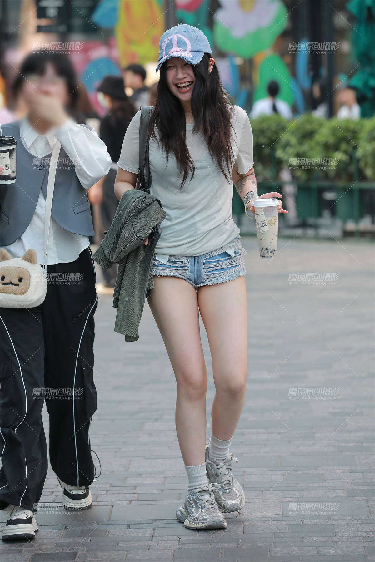 图片[2]-蓝色牛仔热裤小妹-日更街拍