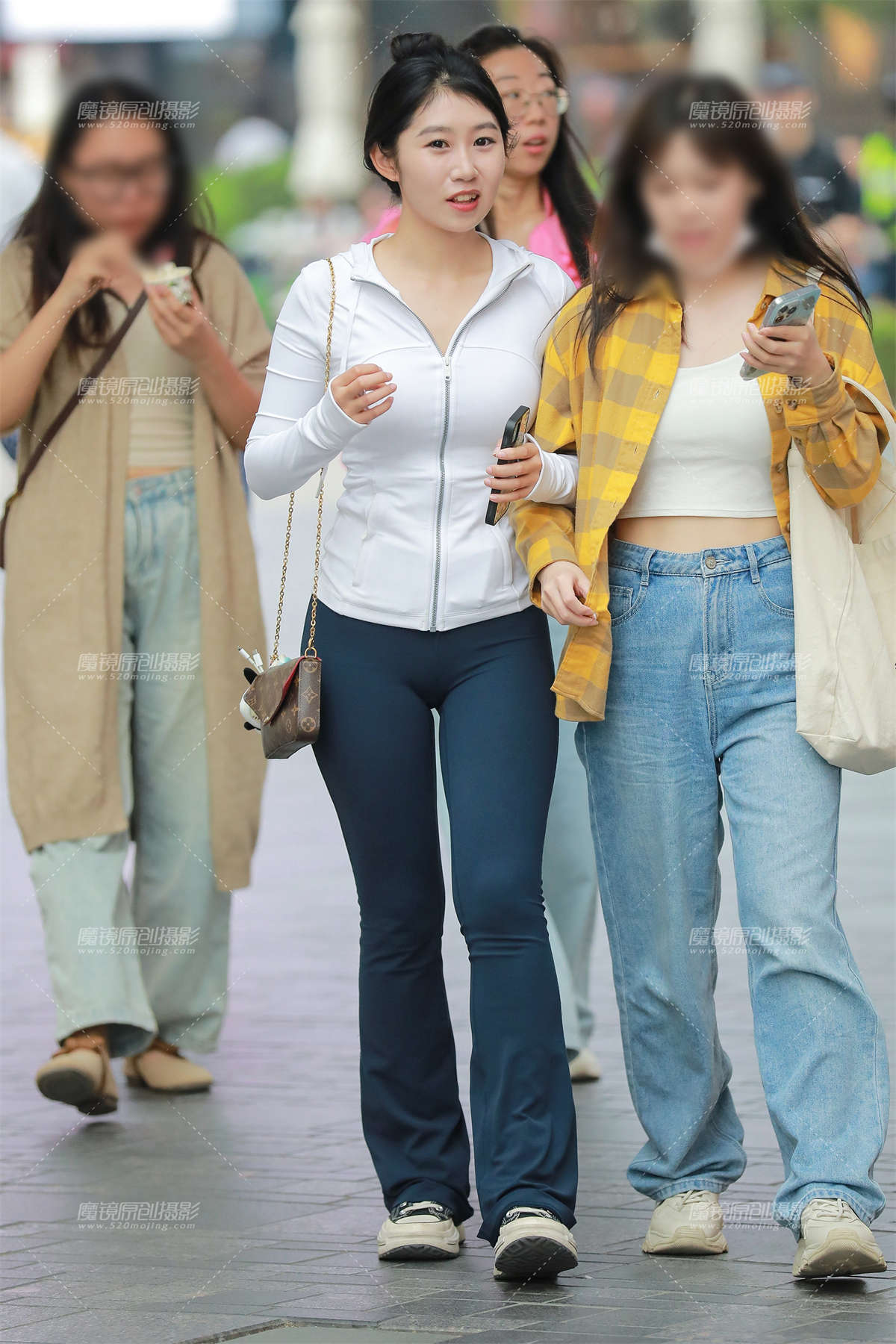 图片[2]-蓝色瑜伽裤美女-日更街拍