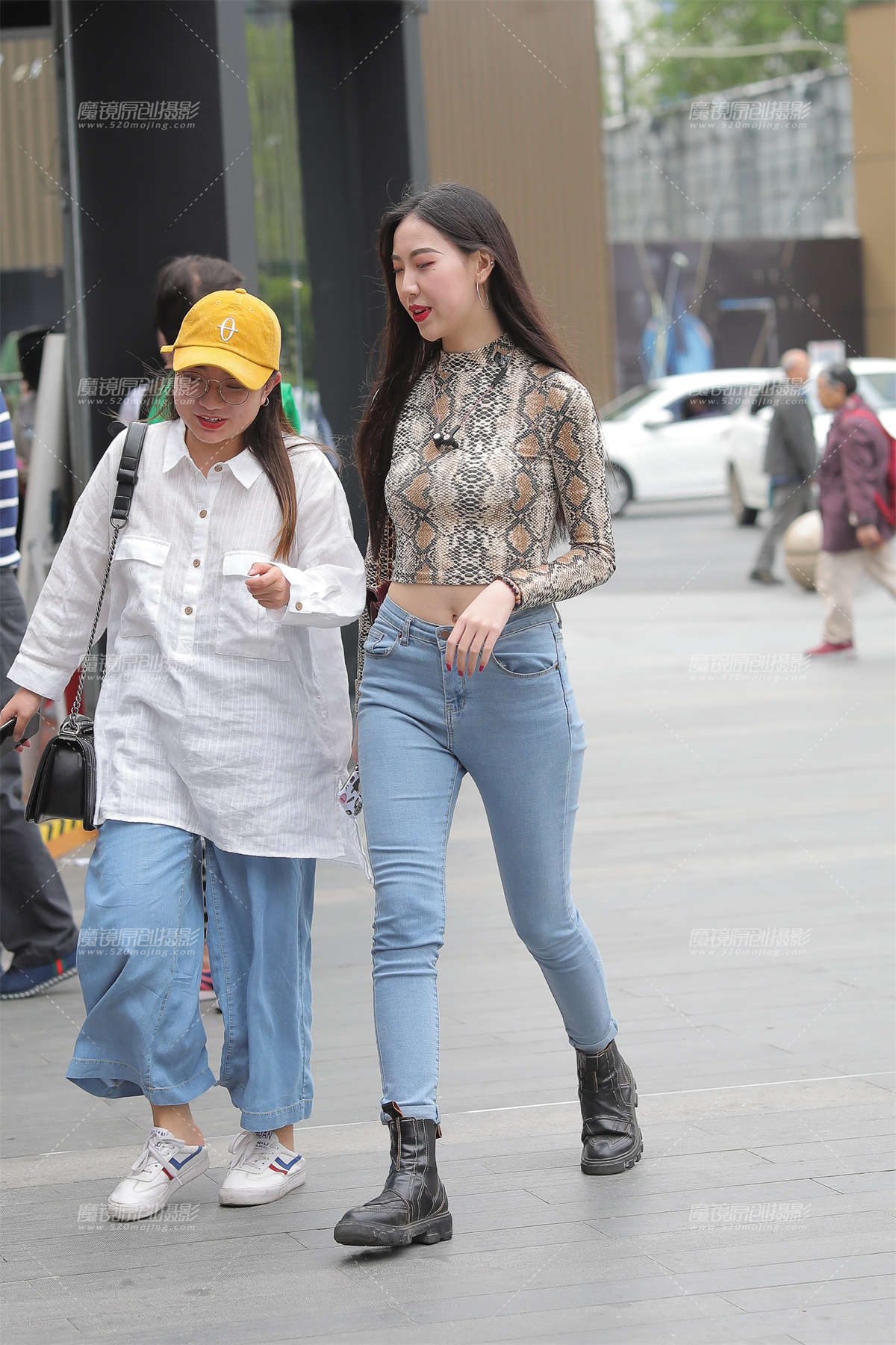 牛仔裤美眉-日更街拍