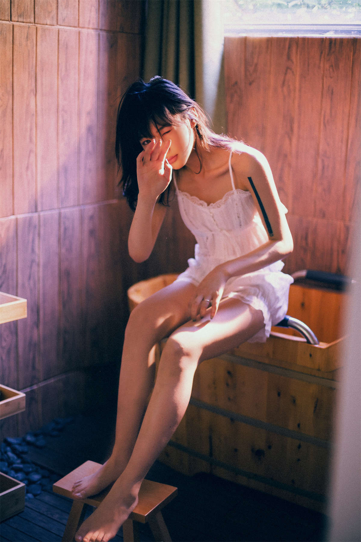 YITUYU艺图语 2023.06.28 光洒落的方向 老鼠窜过雨棚插图1