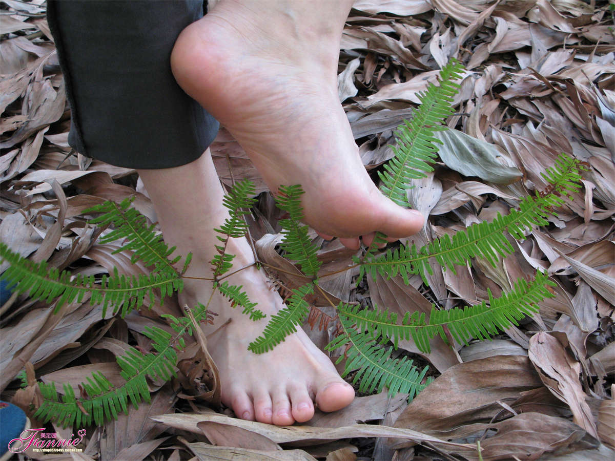 Fannie芬妮美足园NO.450 春色含烟-日更街拍