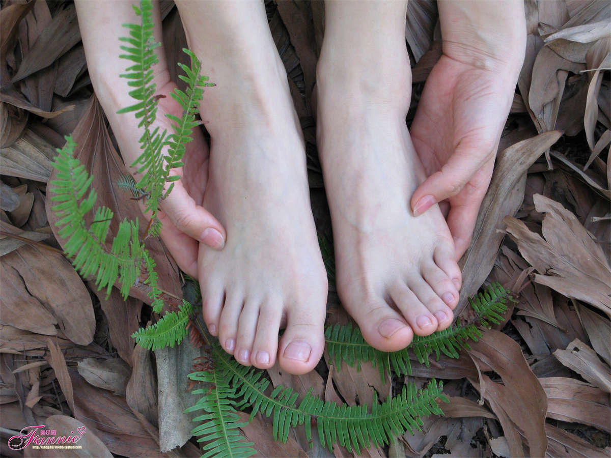 图片[2]-Fannie芬妮美足园NO.450 春色含烟-日更街拍