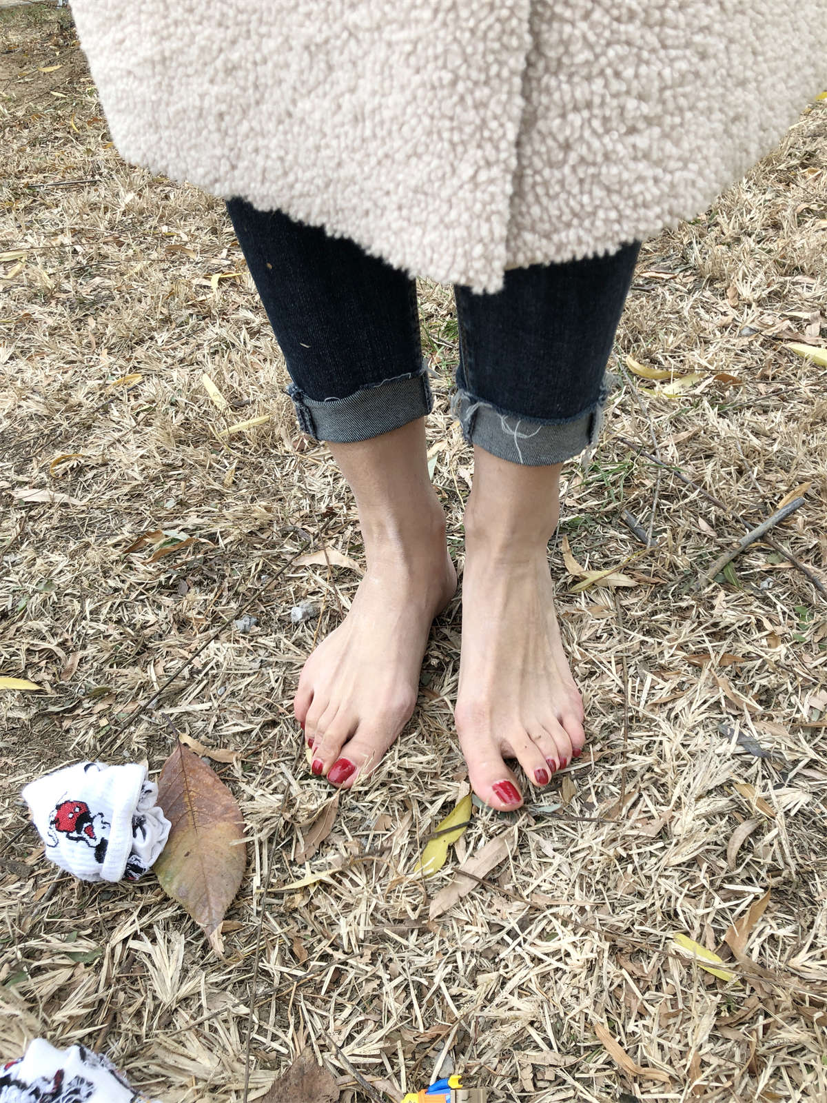 图片[2]-安乔乔儿(Nia乔乔) NO.010 红甲裸足-日更街拍