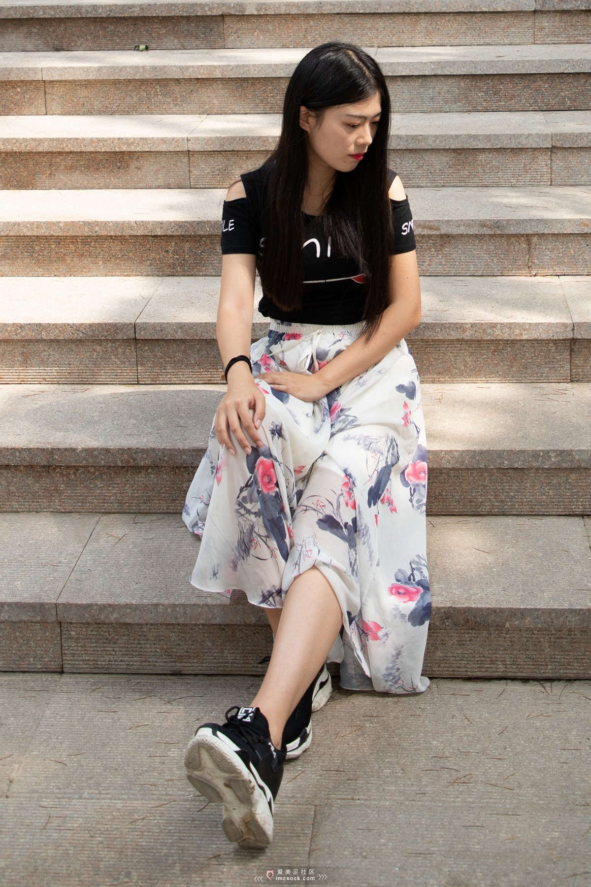 图片[2]-MZSOCK-2018 No.296 娇娇 棉袜加断丝裸足-日更街拍