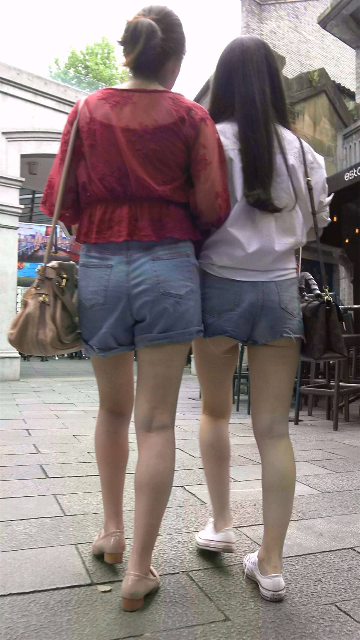 图片[2]-热裤月牙臀美腿年轻姑娘-日更街拍