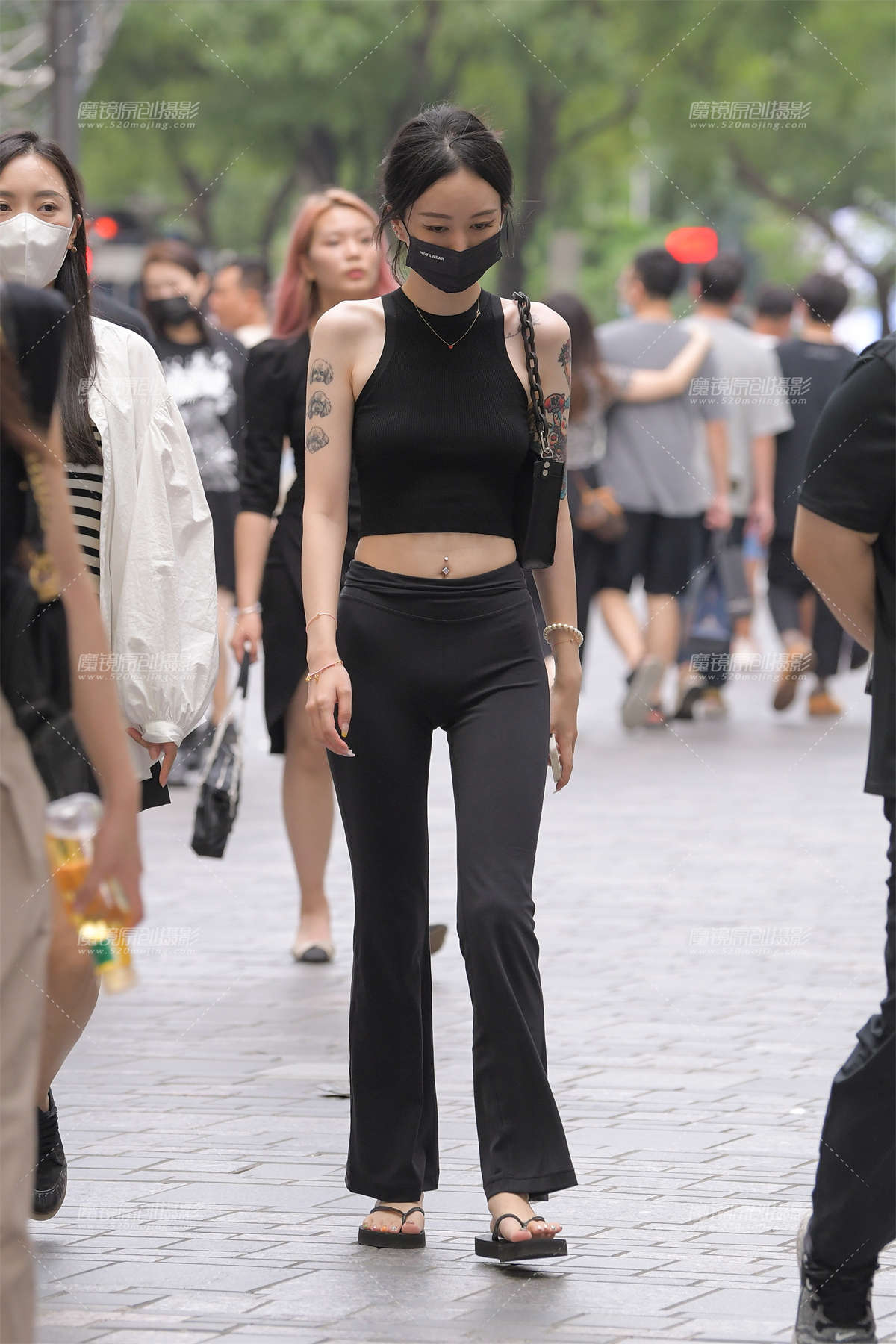 冷艳的女人-日更街拍