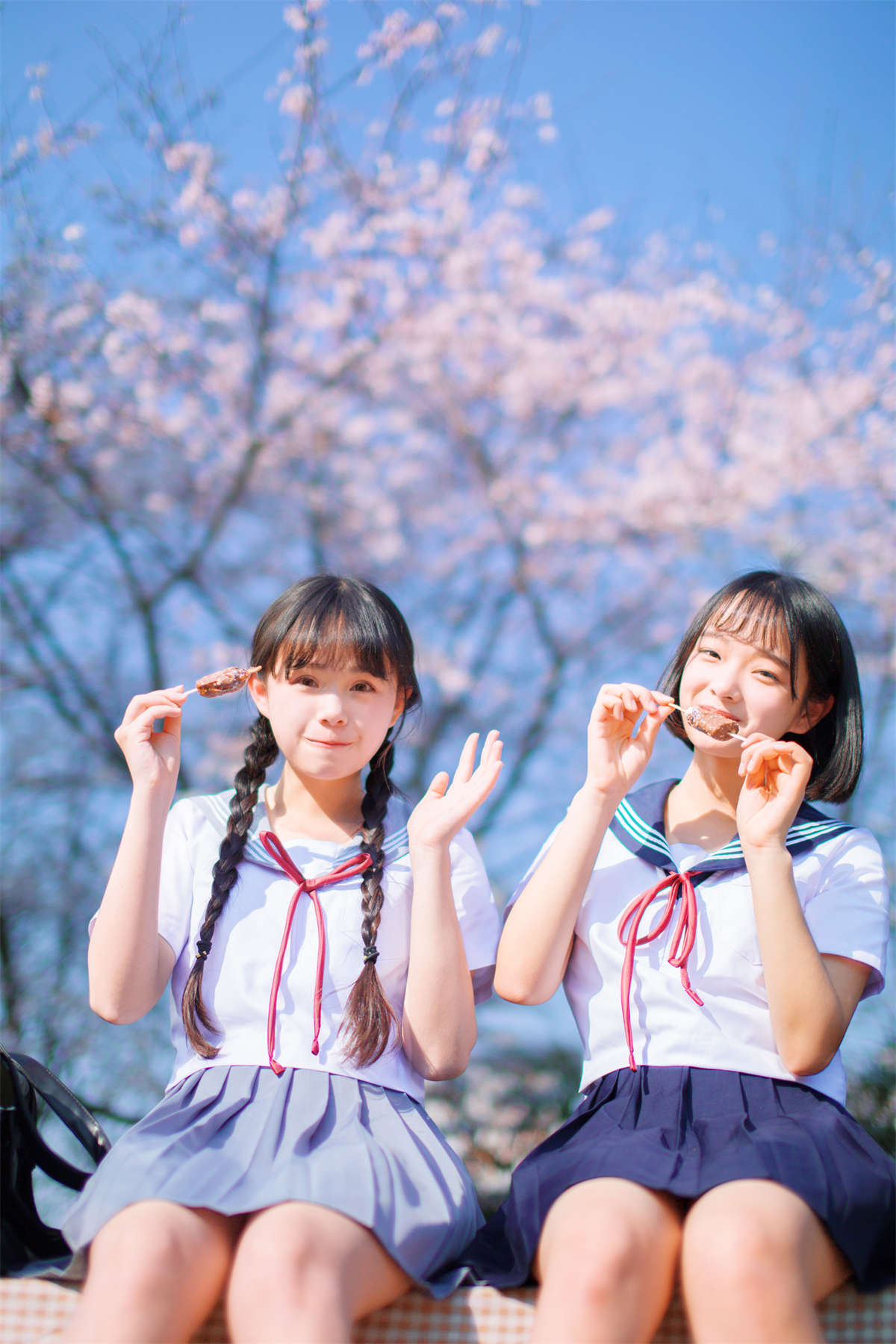 YITUYU艺图语 2022.10.24 樱花少女 caoie-&聪儿ii-日更街拍