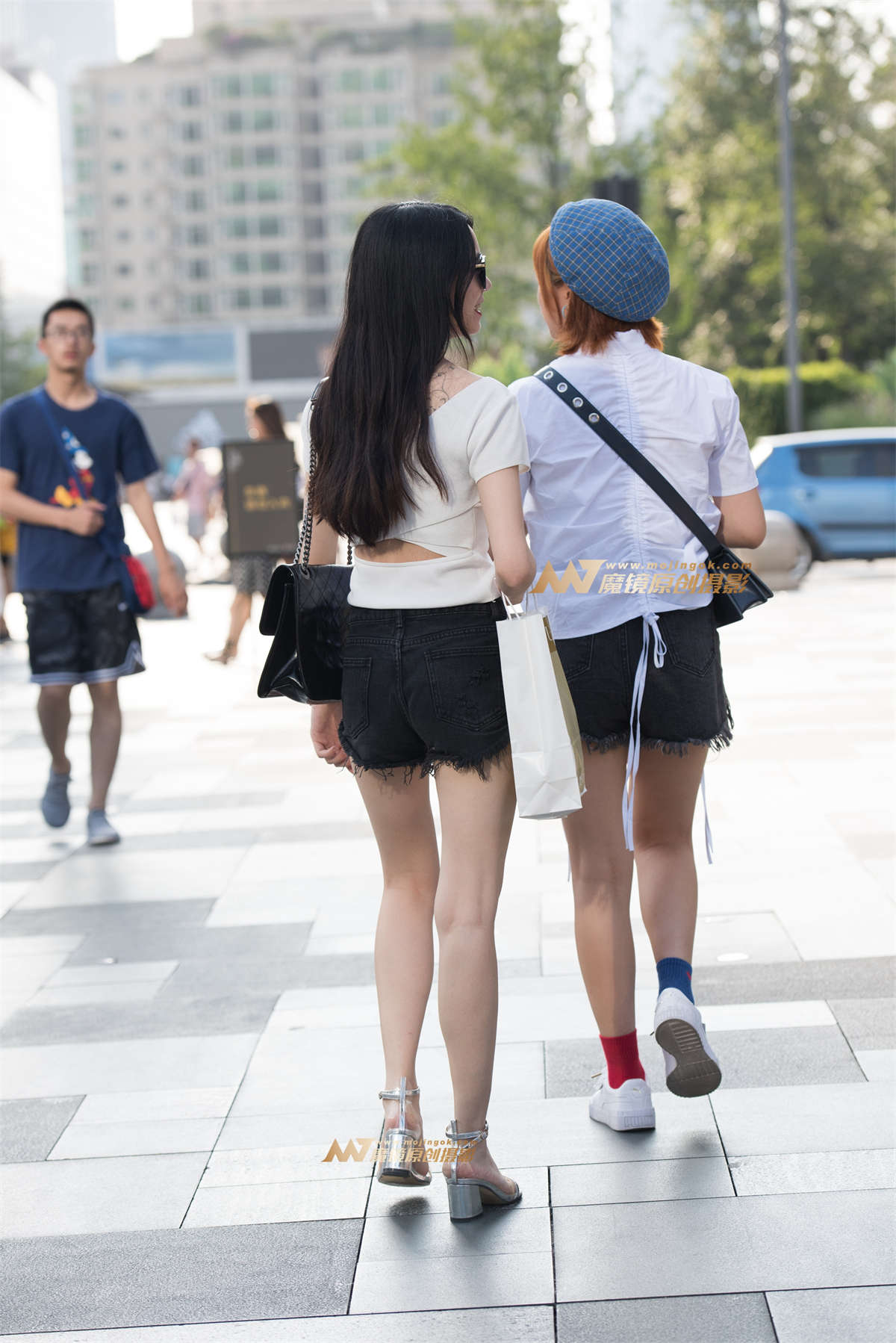 图片[2]-长腿热裤小姐姐-日更街拍