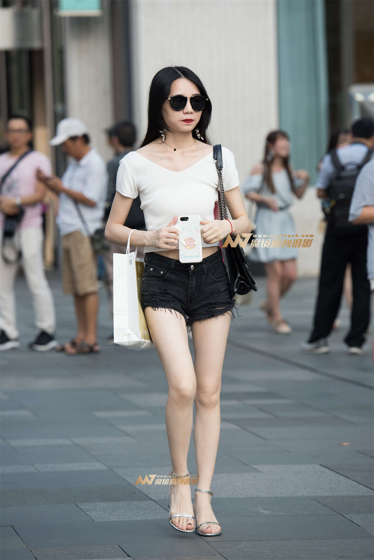 长腿热裤小姐姐-日更街拍
