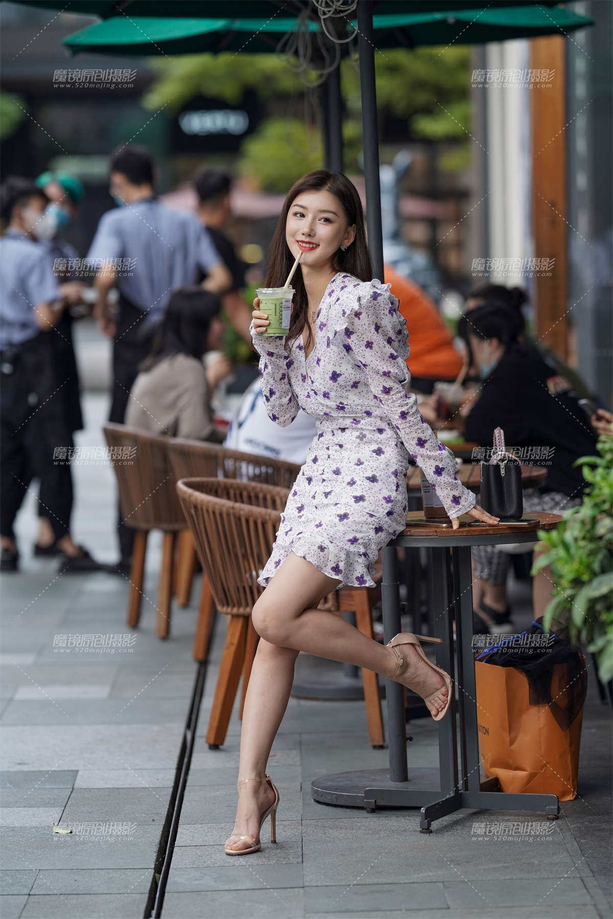 图片[2]-气质满分的小姐姐 养眼又好看-日更街拍