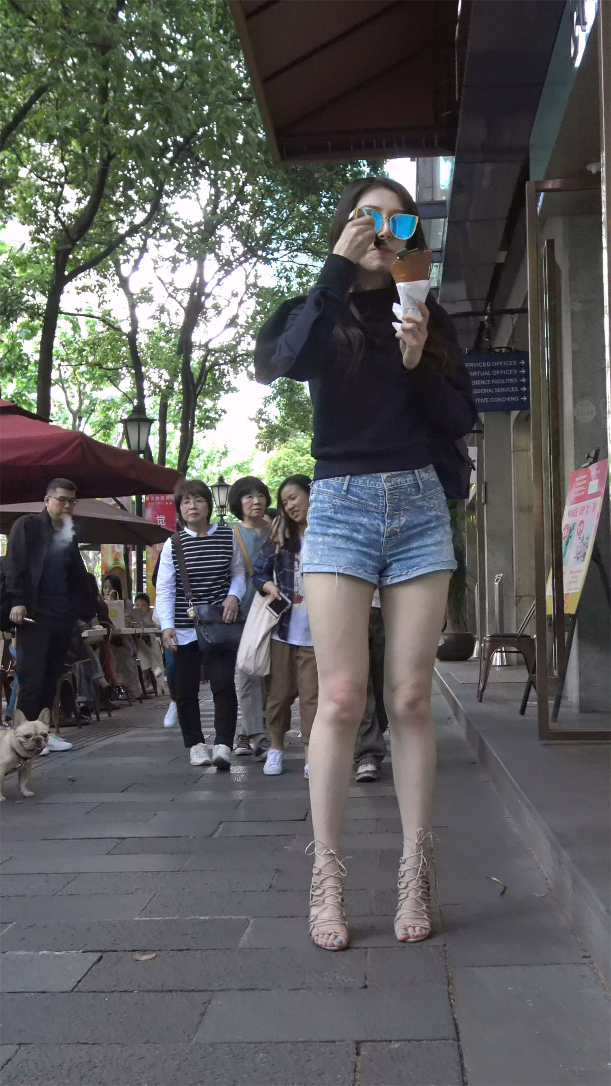 图片[2]-高腰热裤黑衬衫美腿-日更街拍