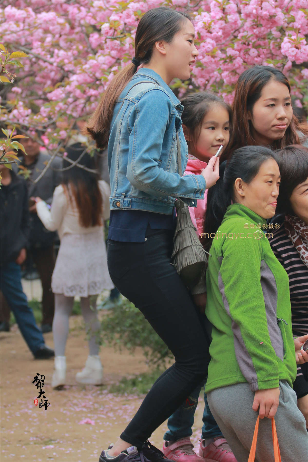 【女人与花系列】笑容灿烂的牛仔黑牛（35P）-日更街拍