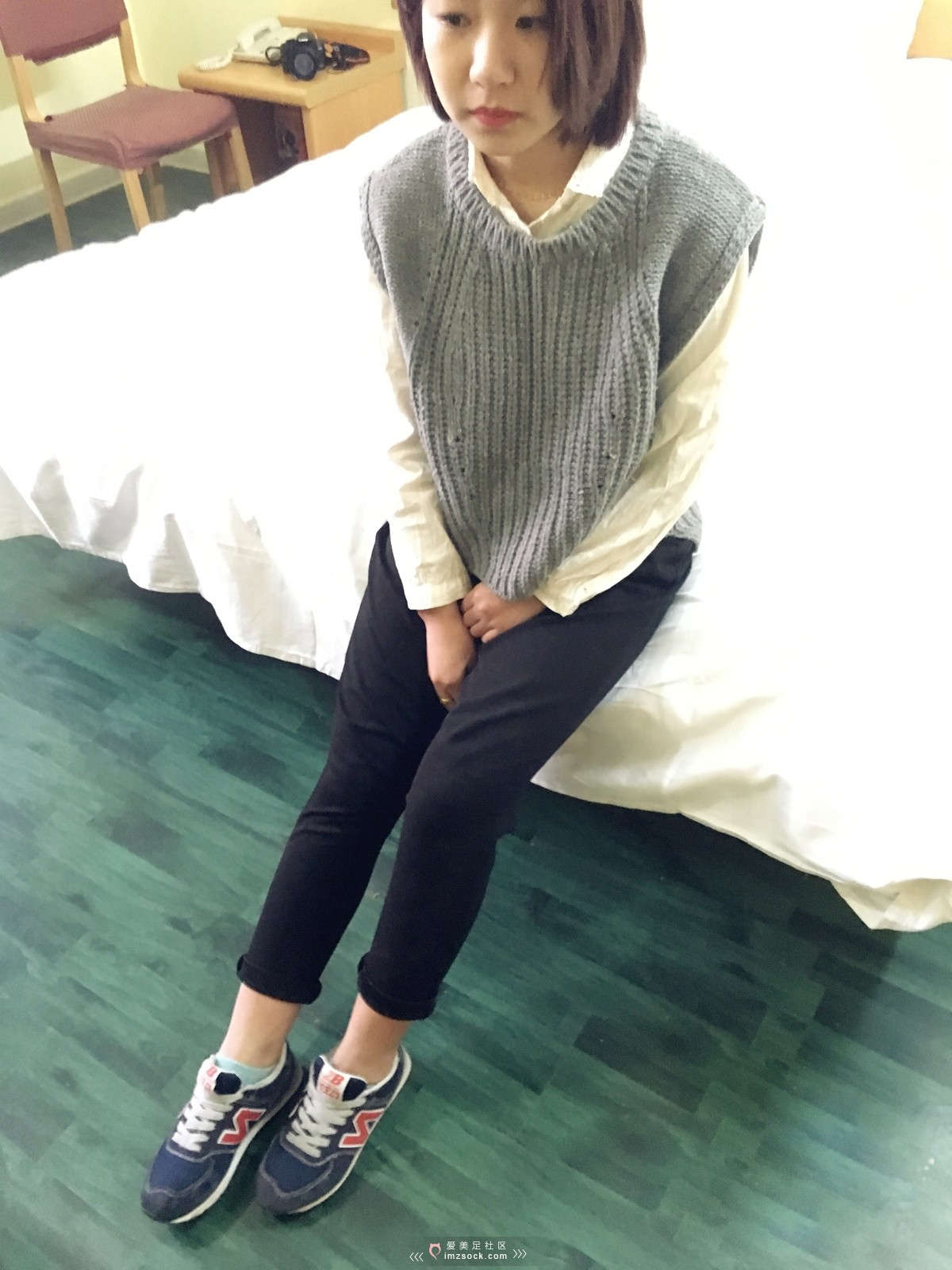 MZSOCK-2018 No.299 可爱短发棉袜小妹N字鞋嫩脚-日更街拍