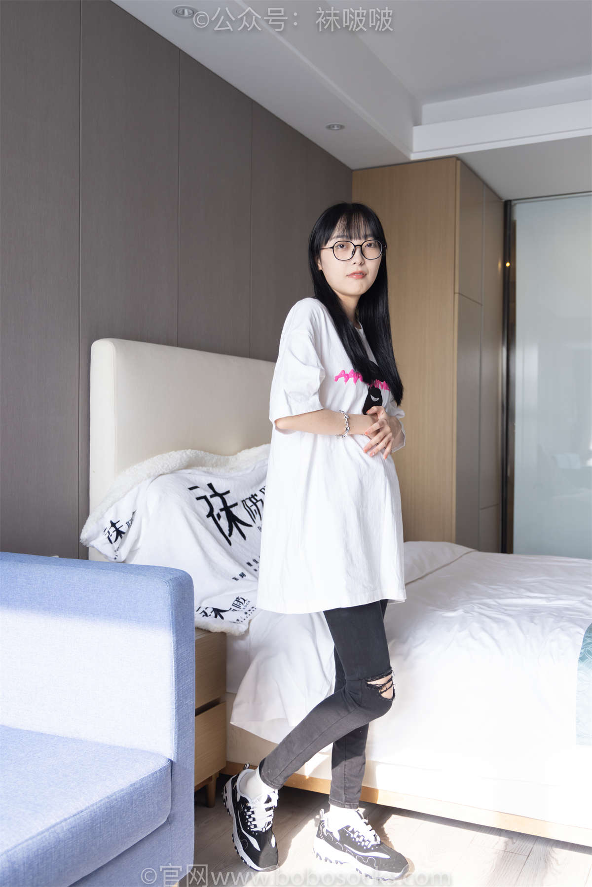 图片[2]-袜啵啵 No.055 稚予-斯凯奇运动鞋、白棉袜、黑棉袜花絮版-日更街拍