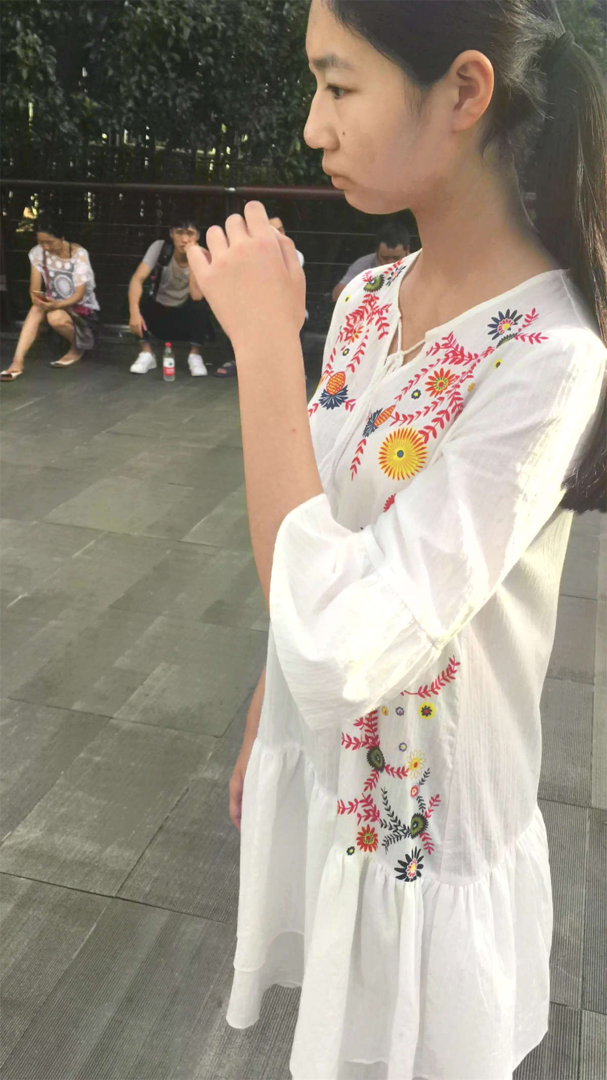 白色连衣裙MM-日更街拍