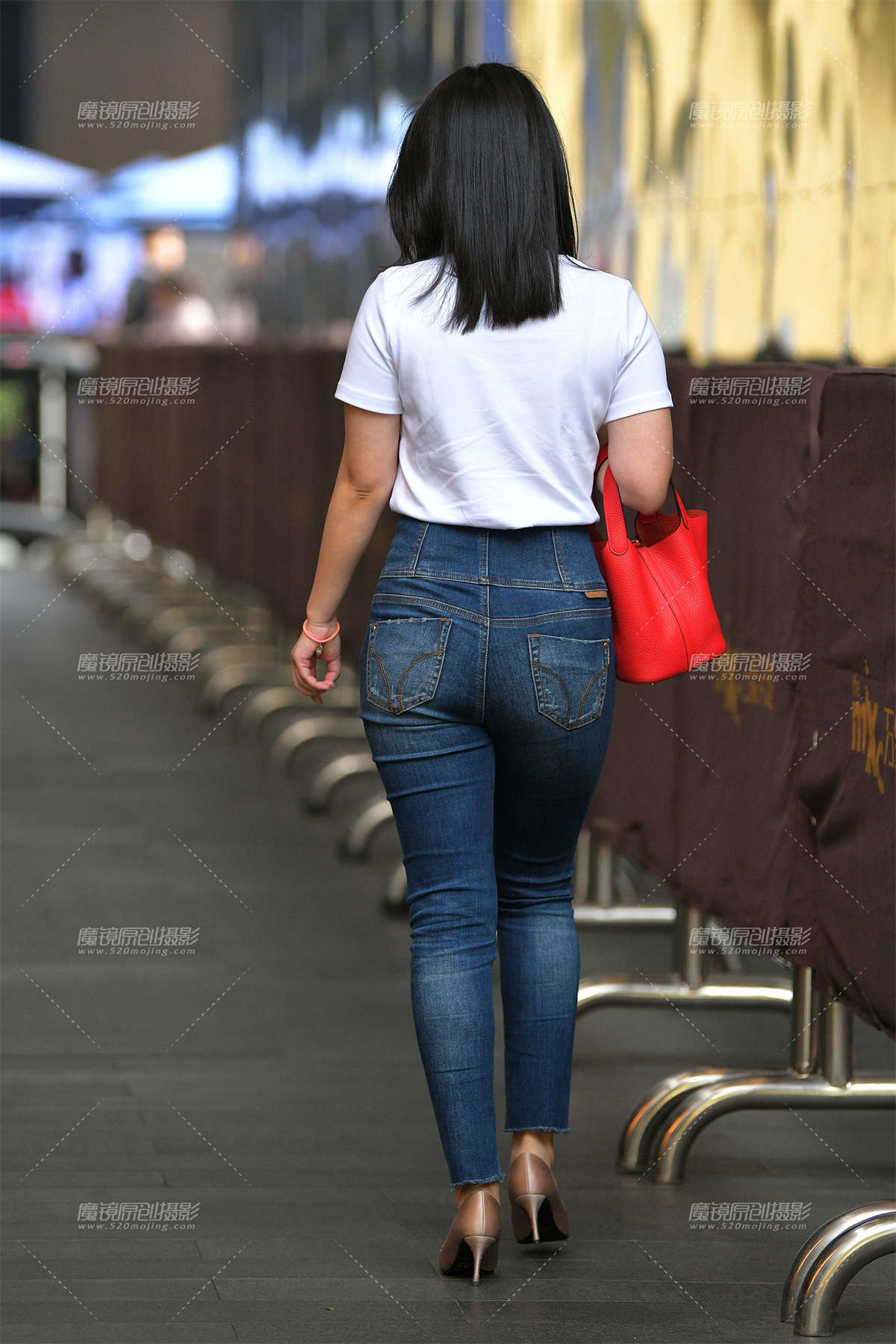 图片[2]-【视觉冲击赛贴】饱满的圆臀，紧牛高跟小姐姐-日更街拍