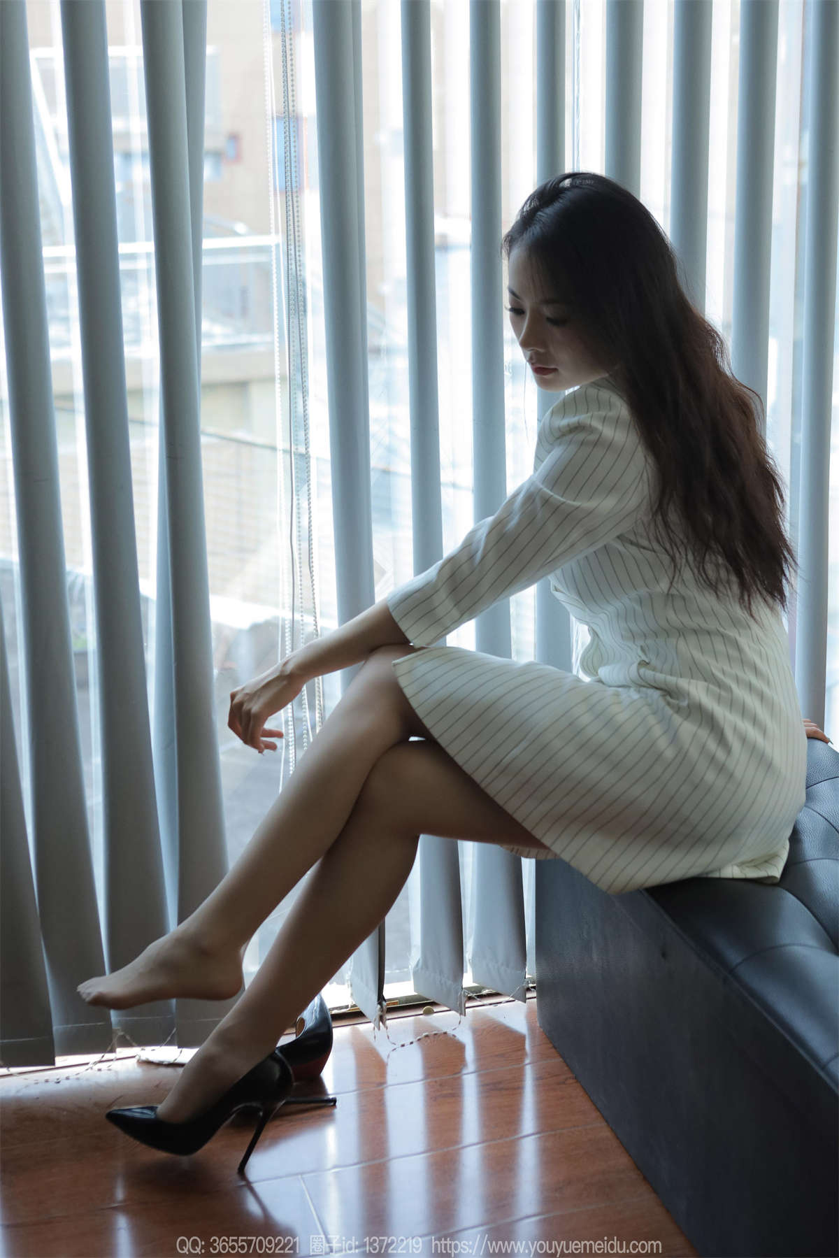 图片[2]-IESS异思趣向 2024.02.15 丝享家1664：小金 知性女士-日更街拍