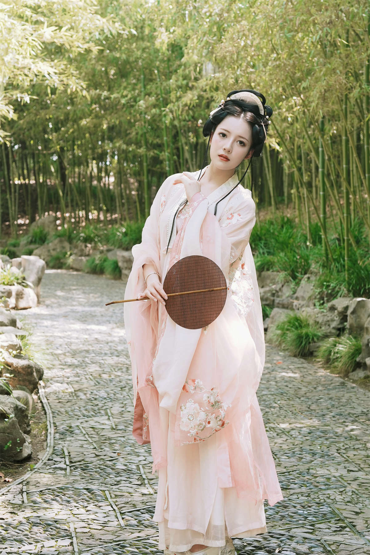 YITUYU艺图语 2023.06.28 游园惊梦 Conkon控控&一只柚柚柚柚柚子&兔子Zzz不吃胡萝卜&贰加六-日更街拍