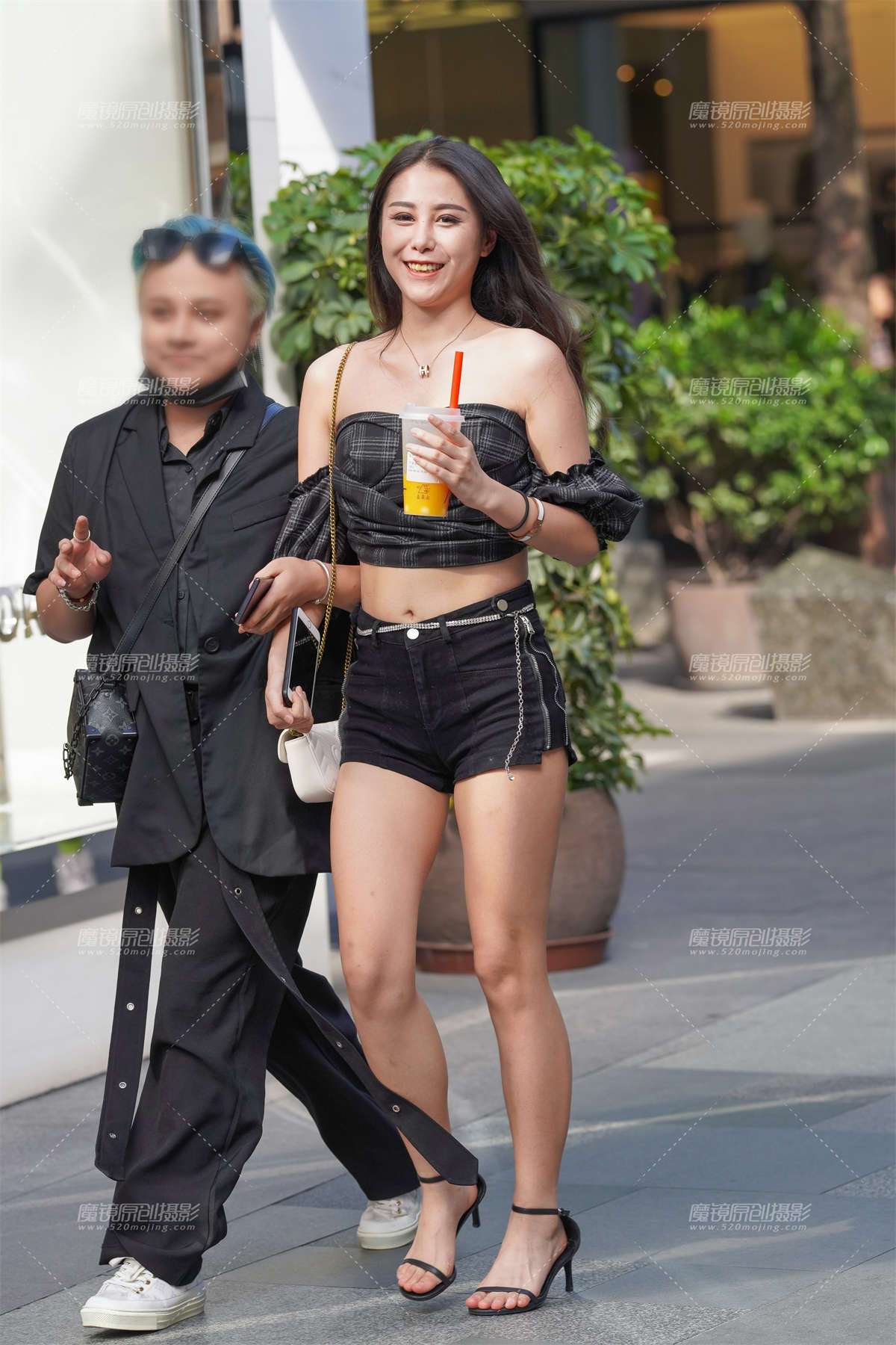 热裤美眉-日更街拍