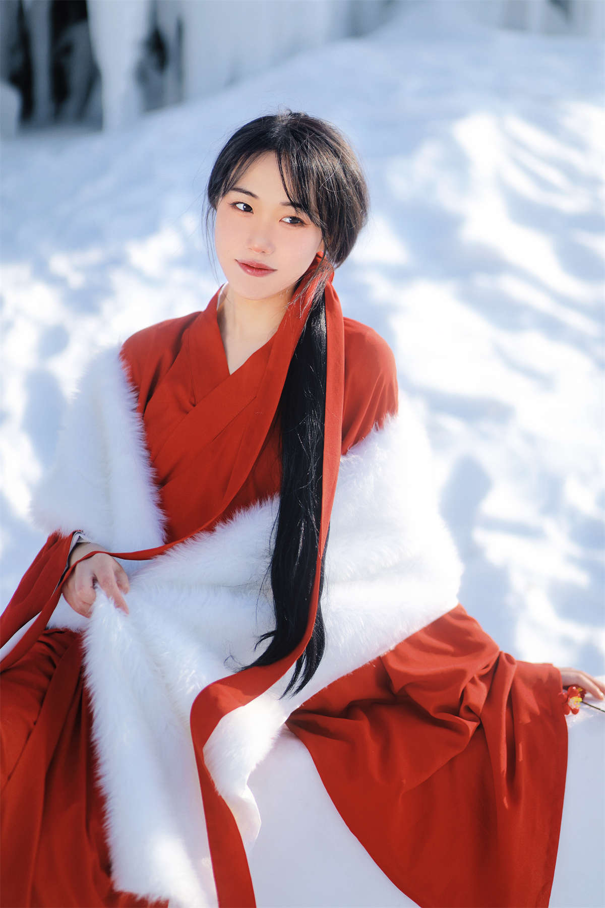 YITUYU艺图语 2024.01.28 红梅白雪知 迟白-日更街拍