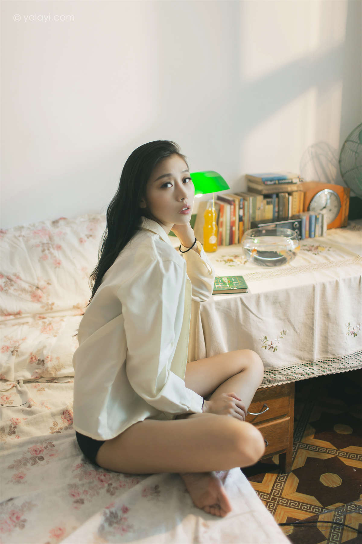 YALAYI雅拉伊2023.03.01 NO.1012 白衬衣女神 图雅-日更街拍