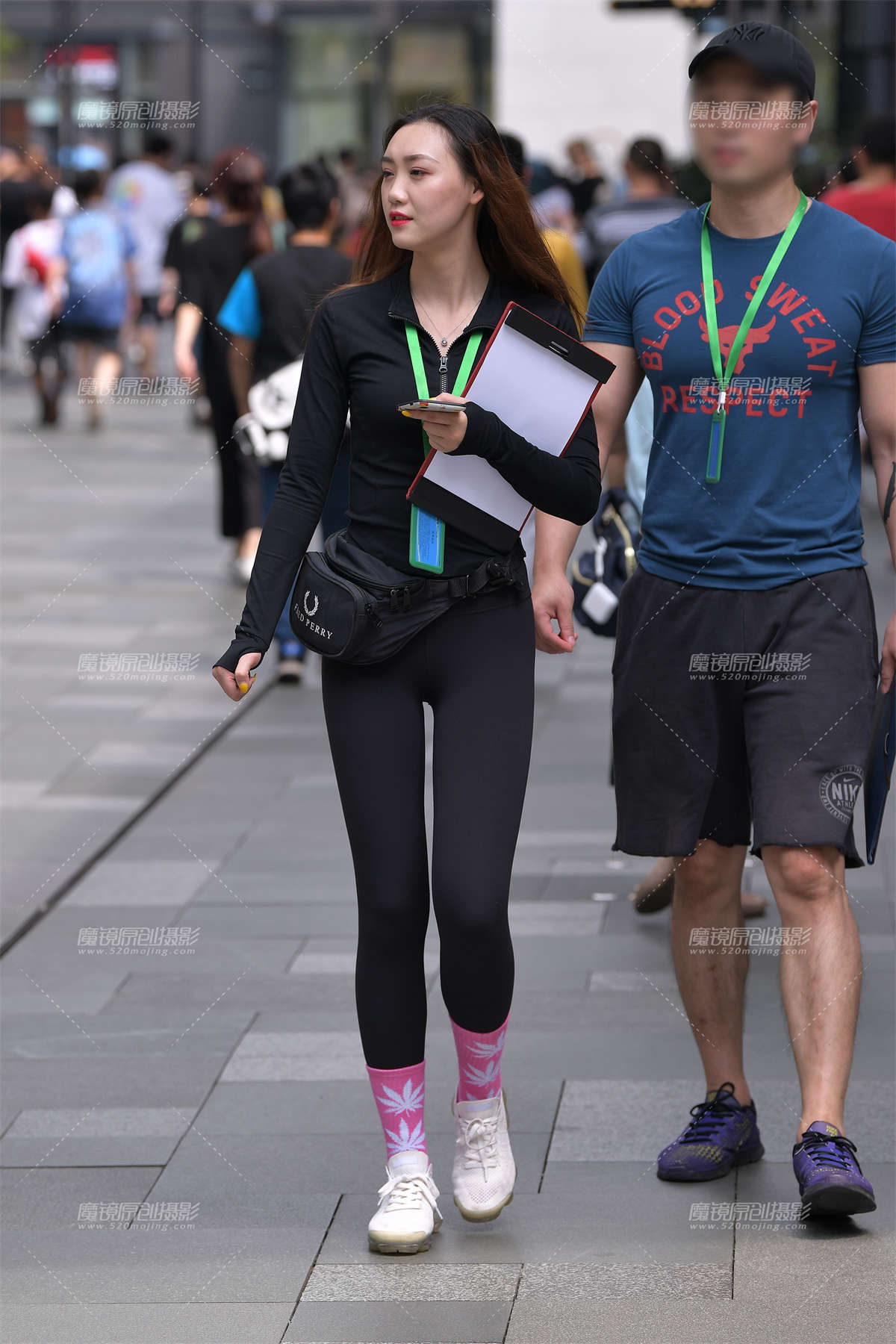 【视觉冲击赛贴】好身材，出来跑单的小姐姐-日更街拍