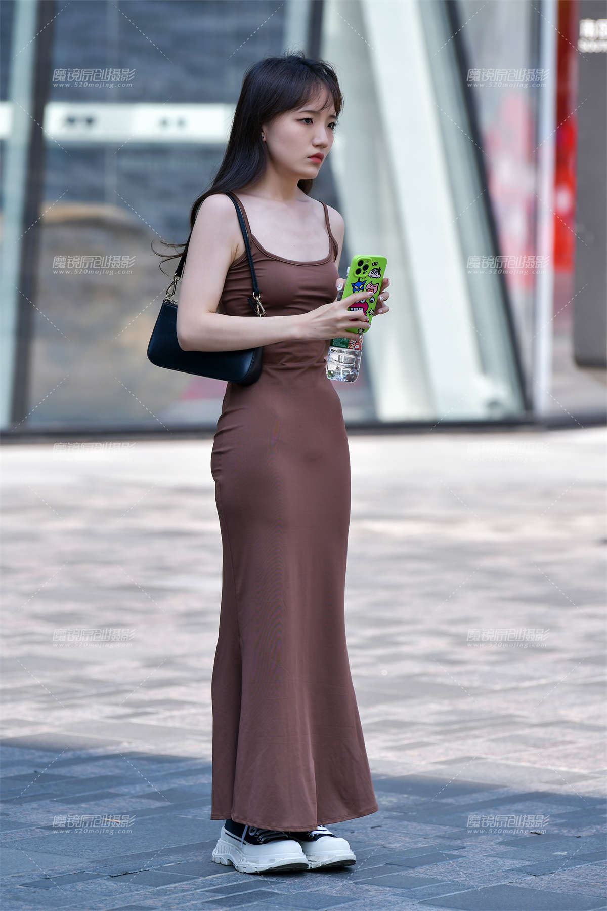 图片[2]-★等待裹身长裙美女-日更街拍