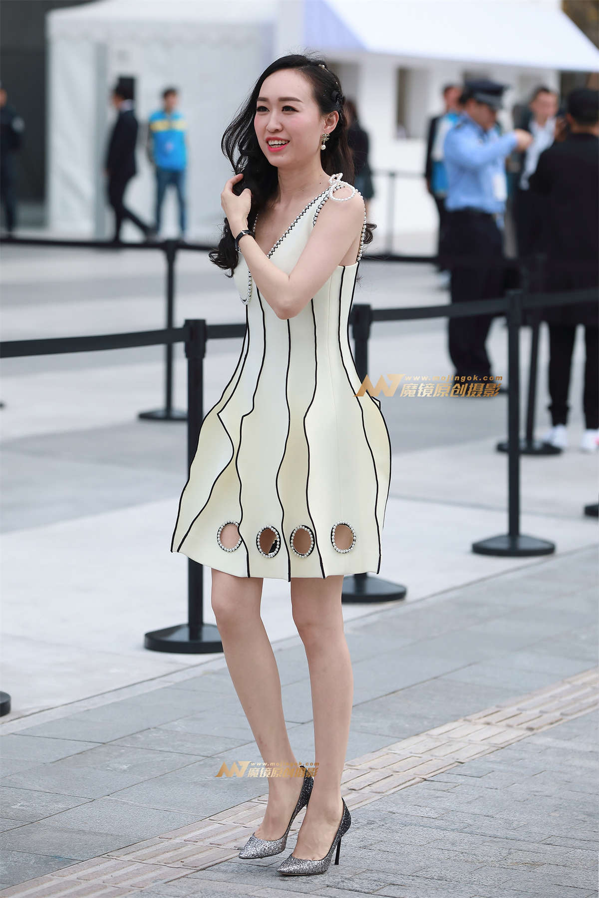 个性连衣裙，美腿高跟-日更街拍