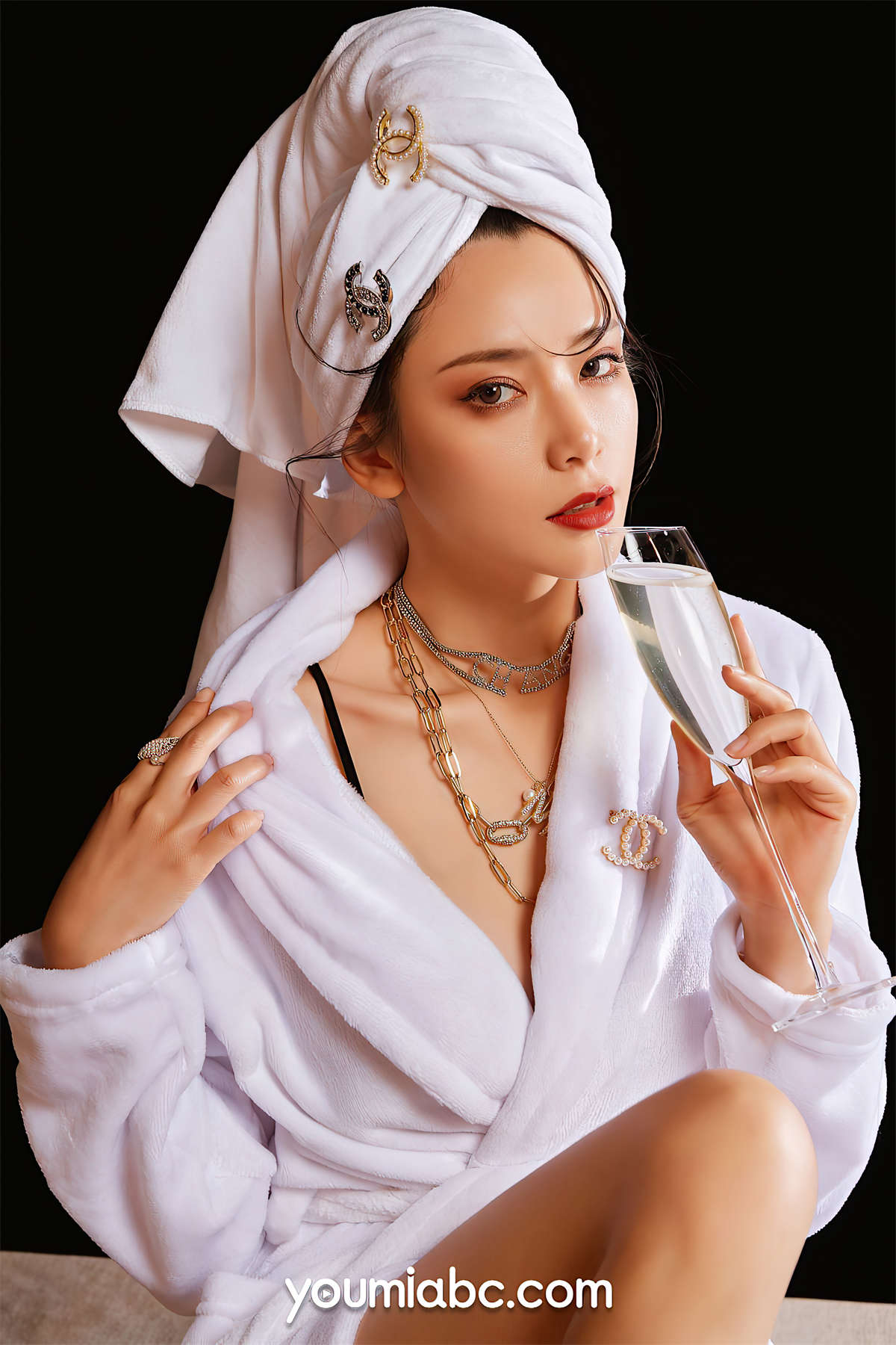 YouMi尤蜜 2021.07.23 穿普拉达的女王 林夕-日更街拍