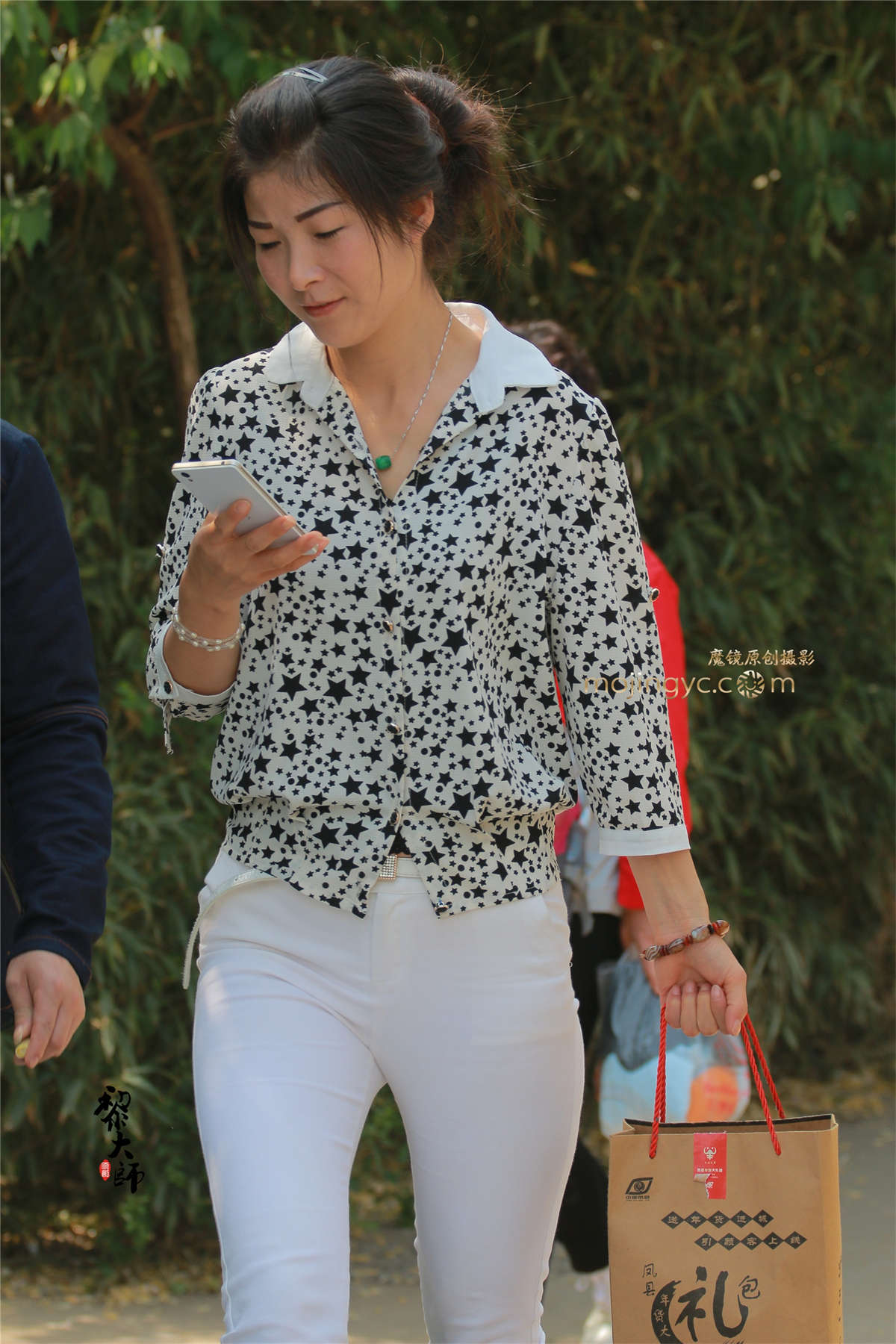 紧薄白裤美熟女（50P）-日更街拍