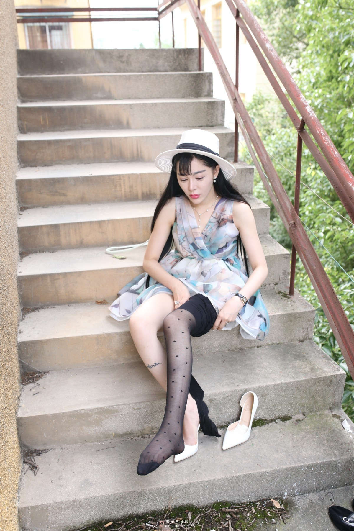 MZSOCK-2018 No.307 红唇网红脸 丝袜诱惑【中】-日更街拍