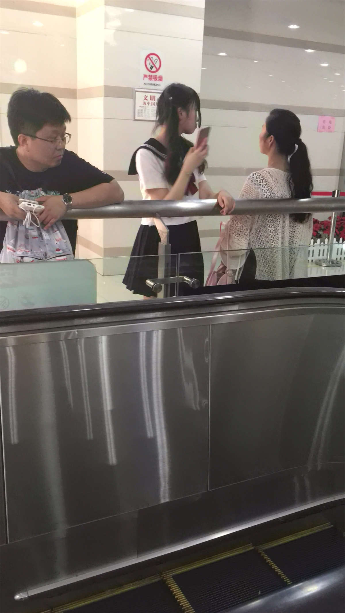 双马尾街拍短裙学生妹-日更街拍