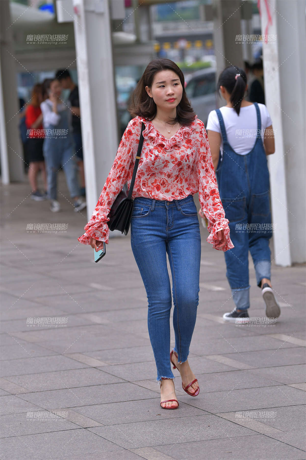 【视觉冲击赛贴】高跟紧牛小姐姐，必须记录下-日更街拍